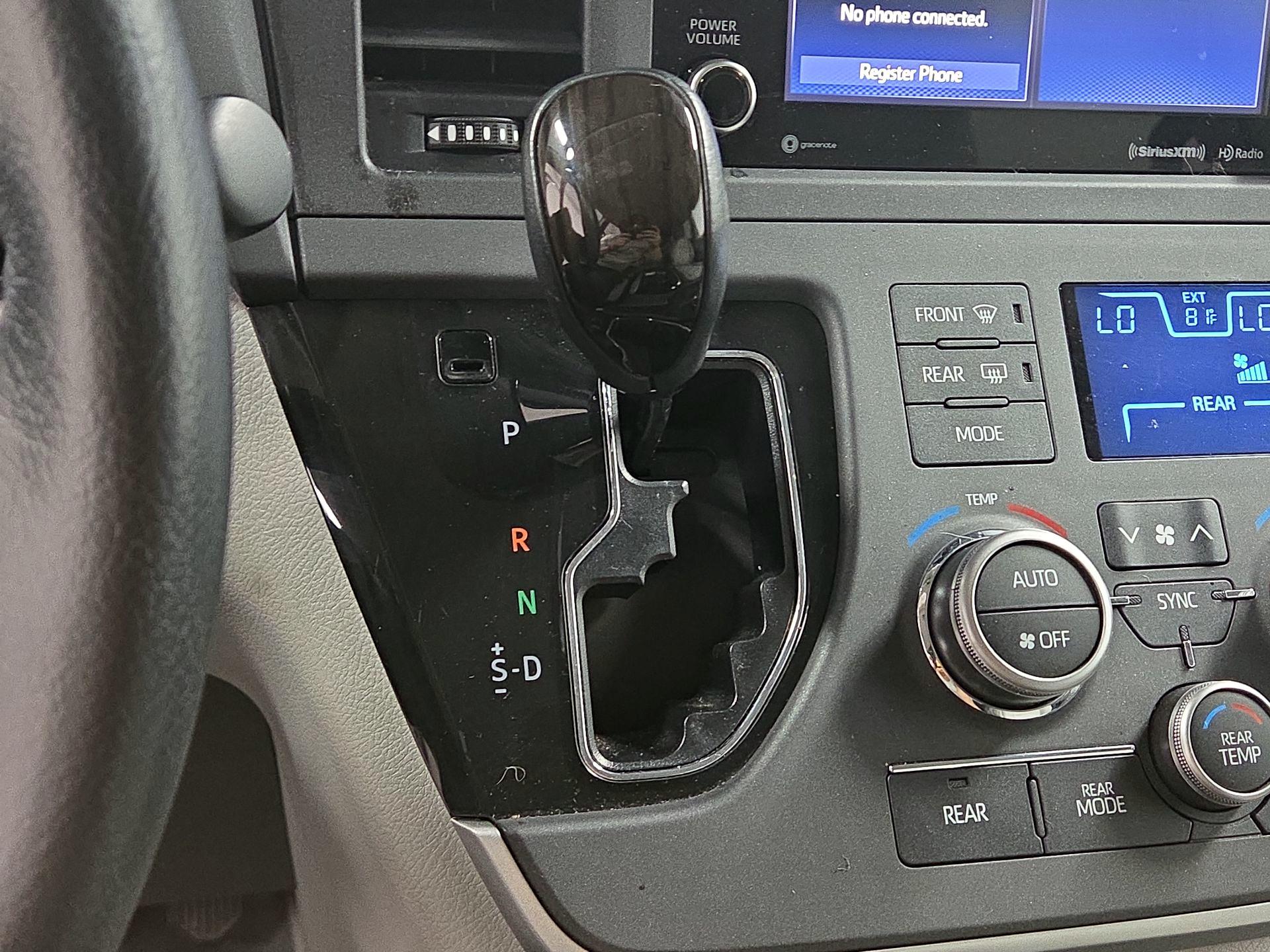 Thumbnail: 2020 Toyota Sienna - 17