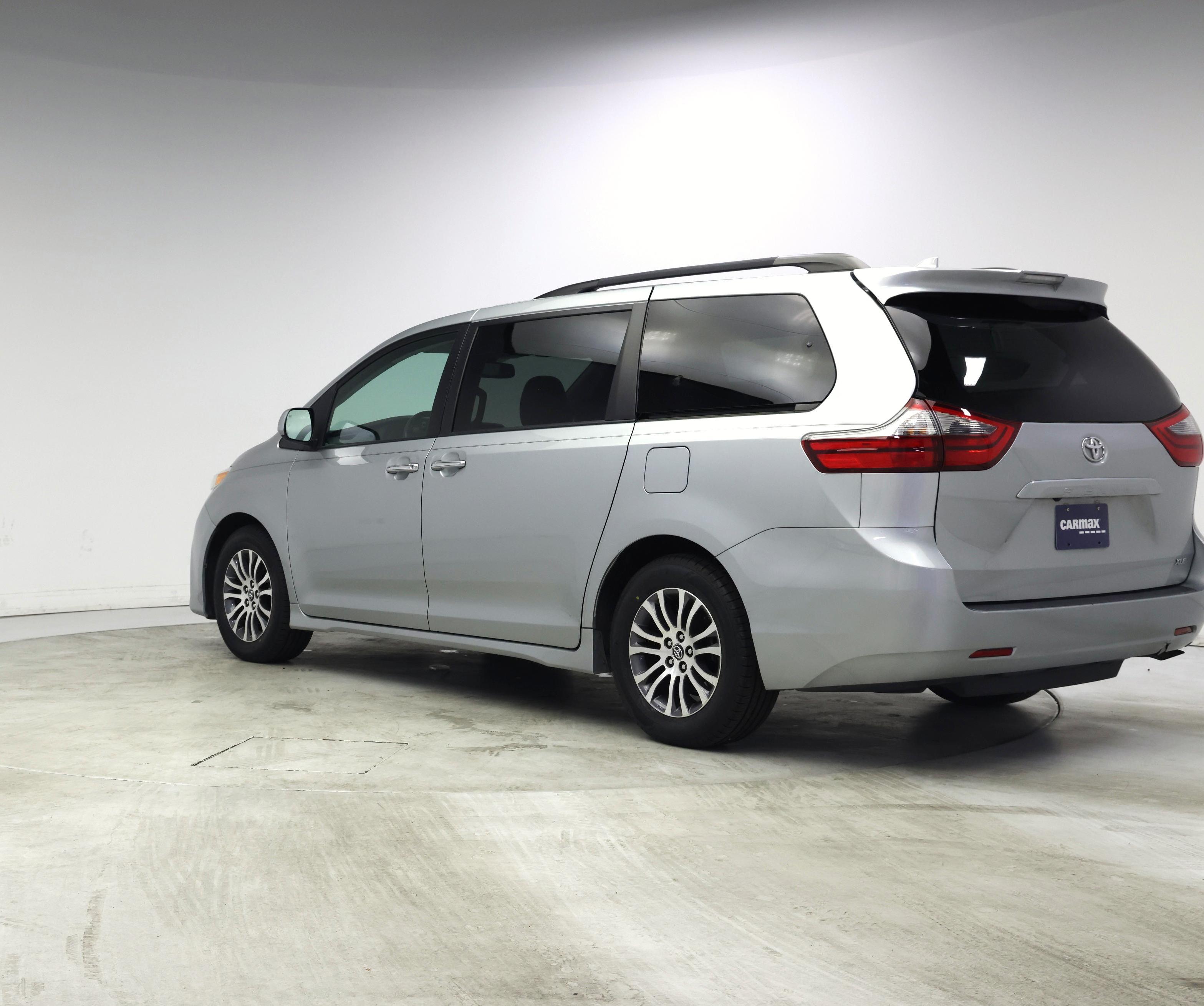 Thumbnail: 2020 Toyota Sienna - 2