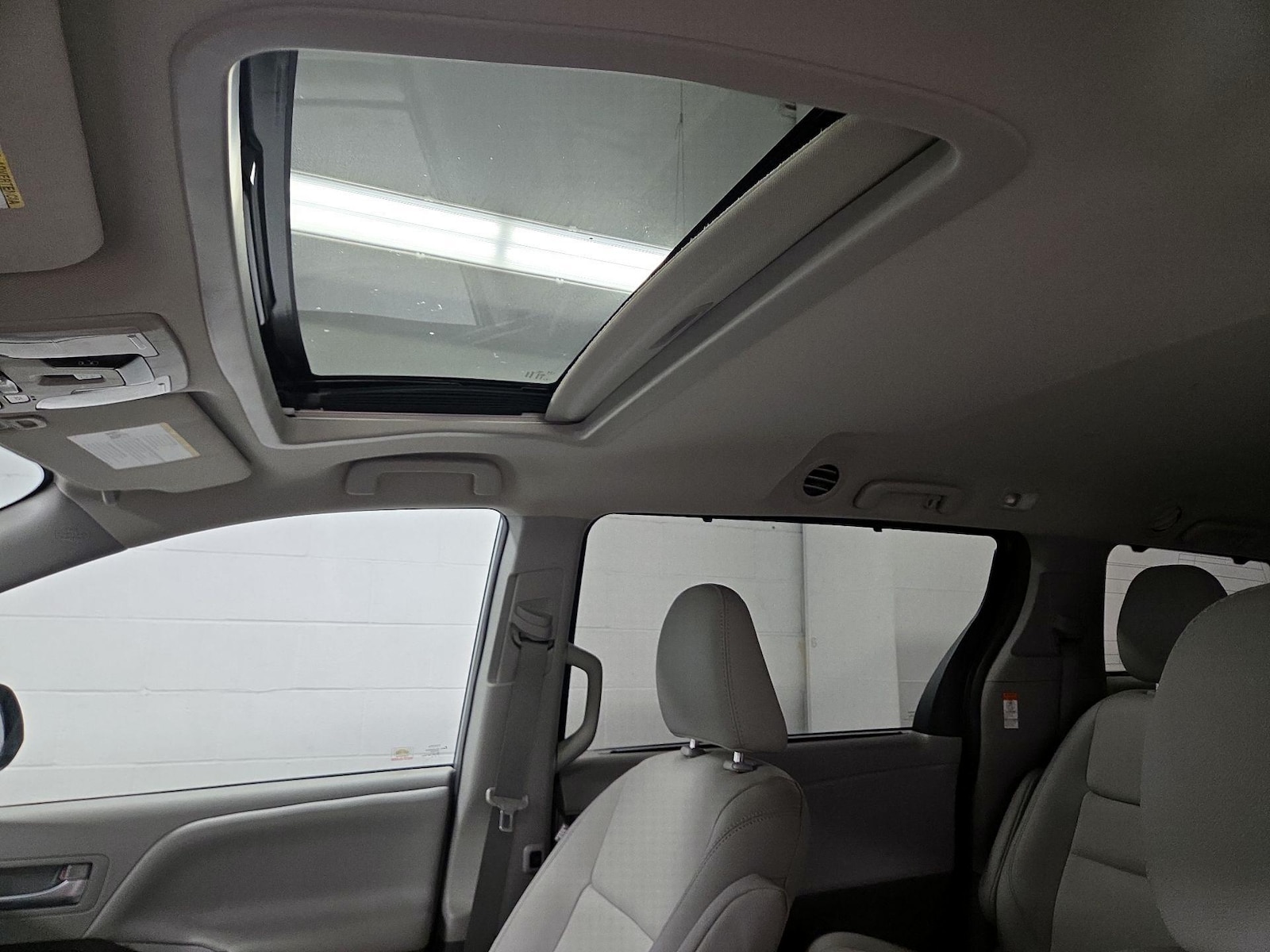 2020 Toyota Sienna XLE - Photo 20