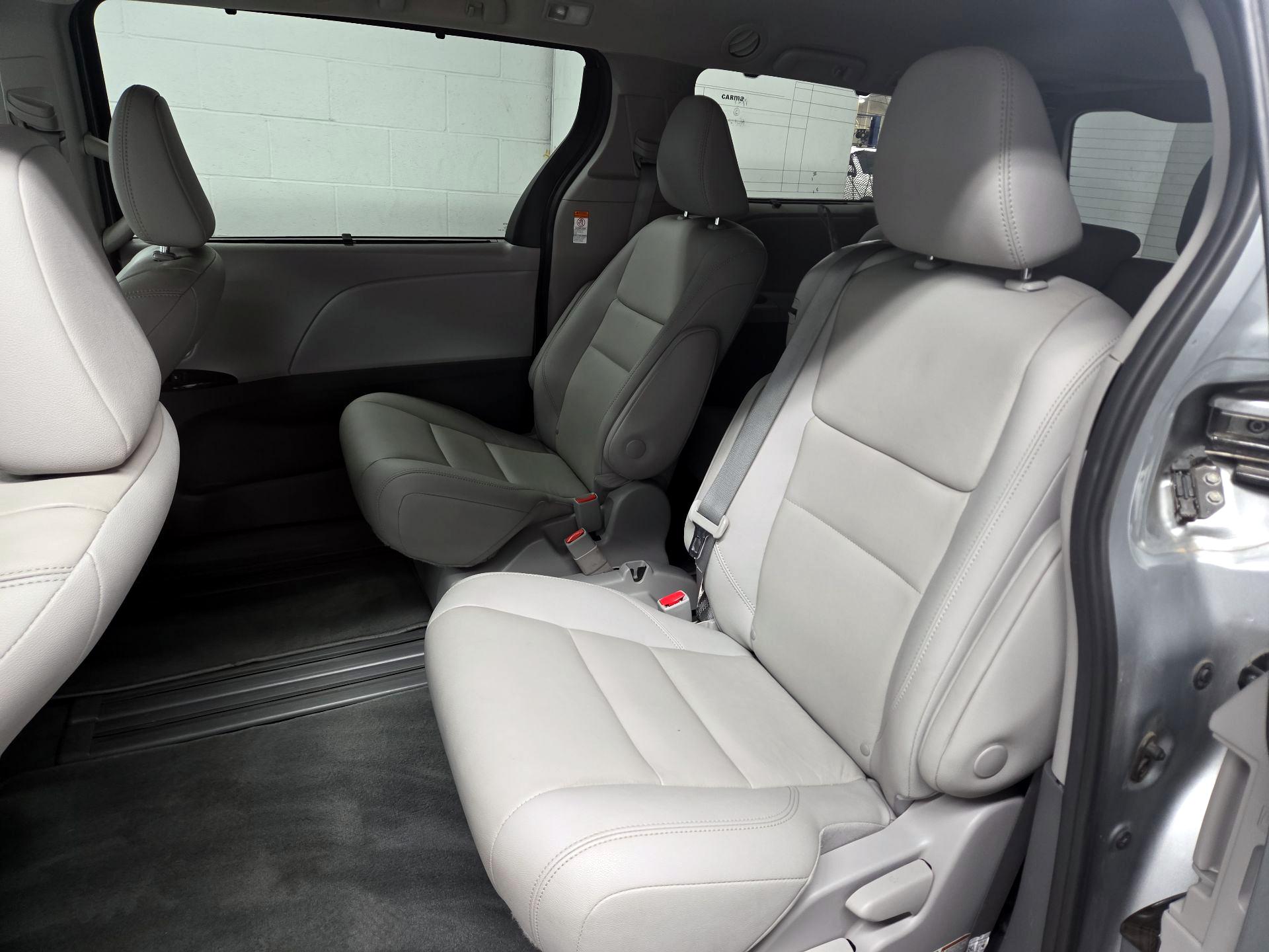 Thumbnail: 2020 Toyota Sienna - 20