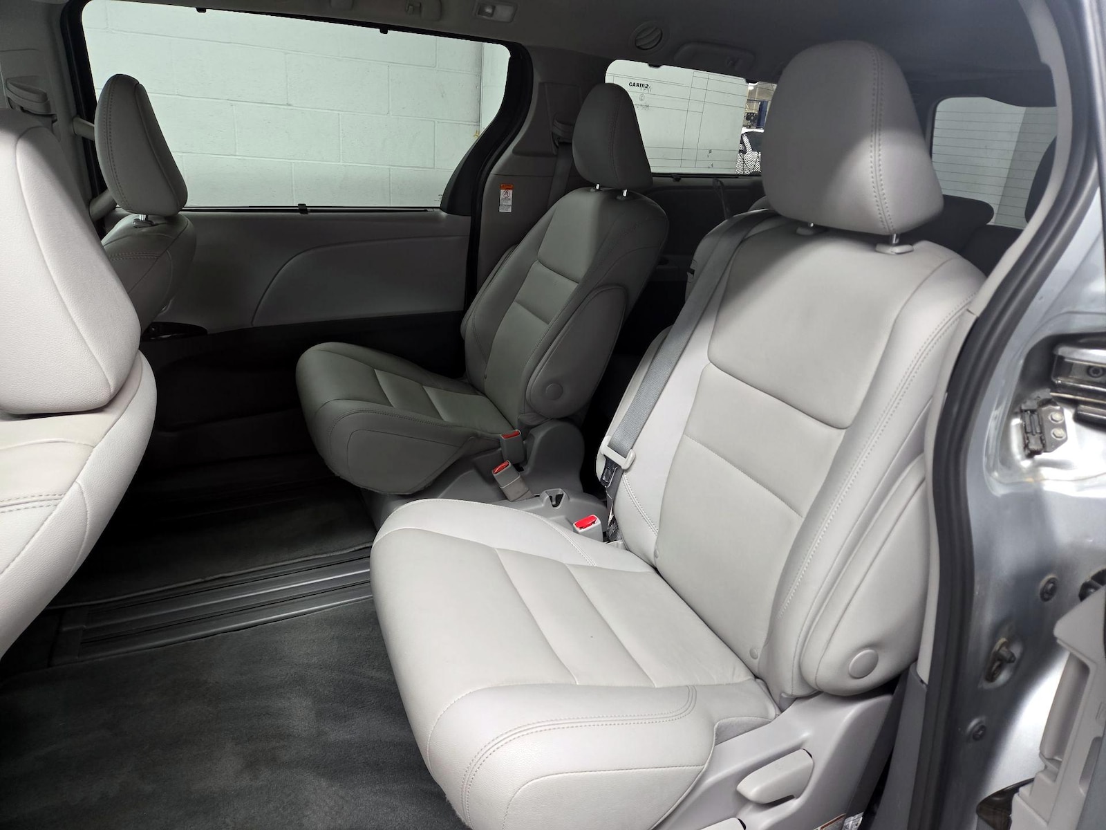 2020 Toyota Sienna XLE - Photo 21