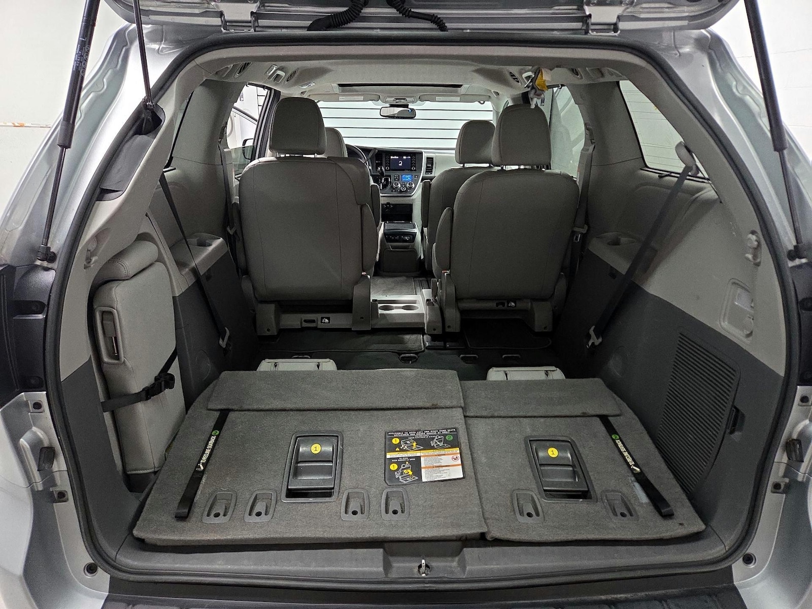 2020 Toyota Sienna XLE - Photo 24