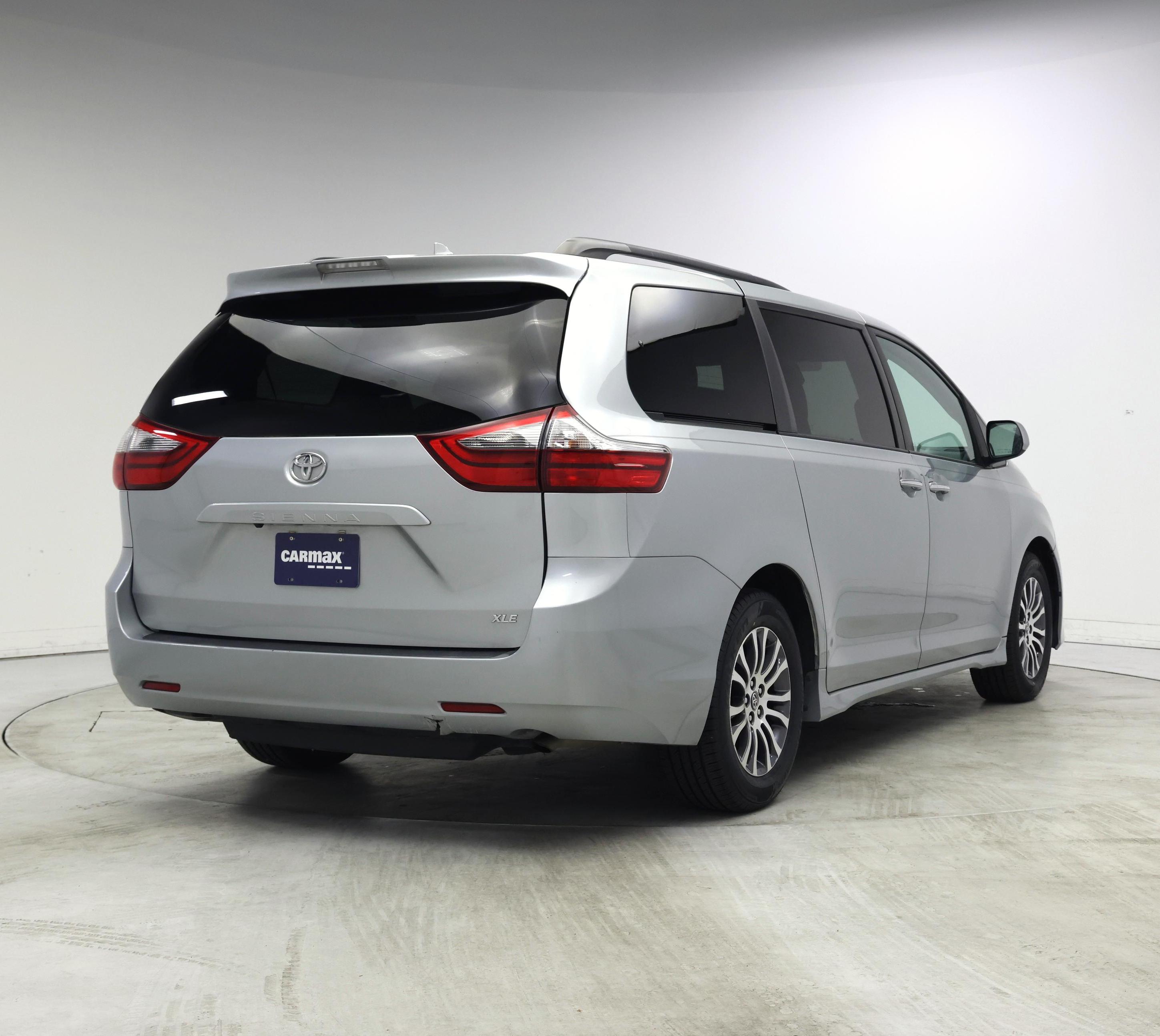 Thumbnail: 2020 Toyota Sienna - 8