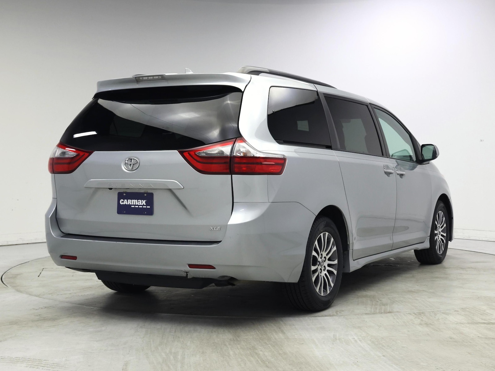 2020 Toyota Sienna XLE - Photo 9
