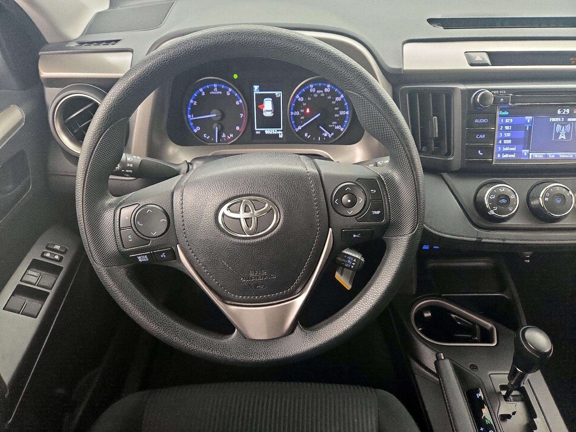 Thumbnail: 2018 Toyota RAV4 - 10