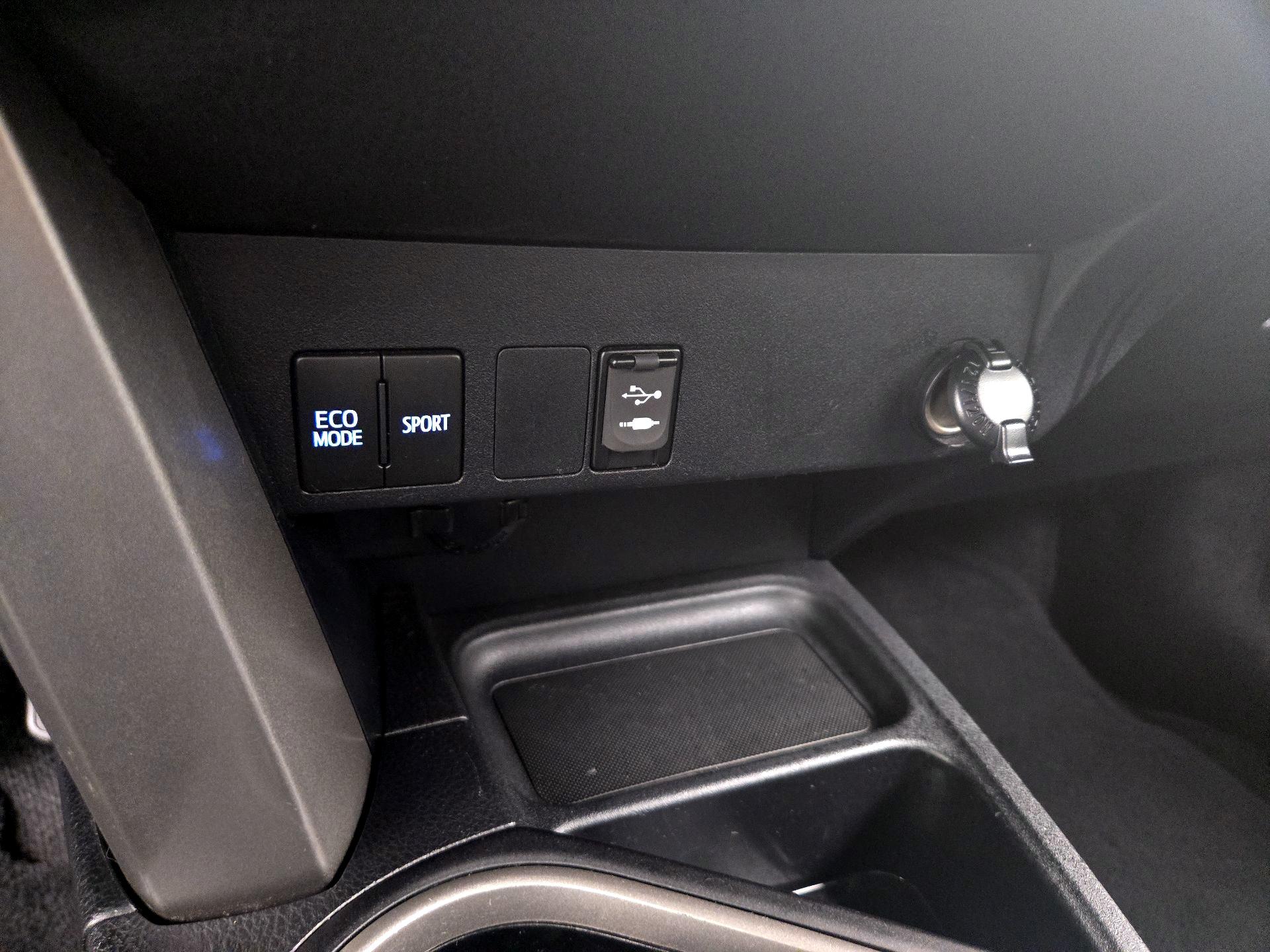 Thumbnail: 2018 Toyota RAV4 - 18