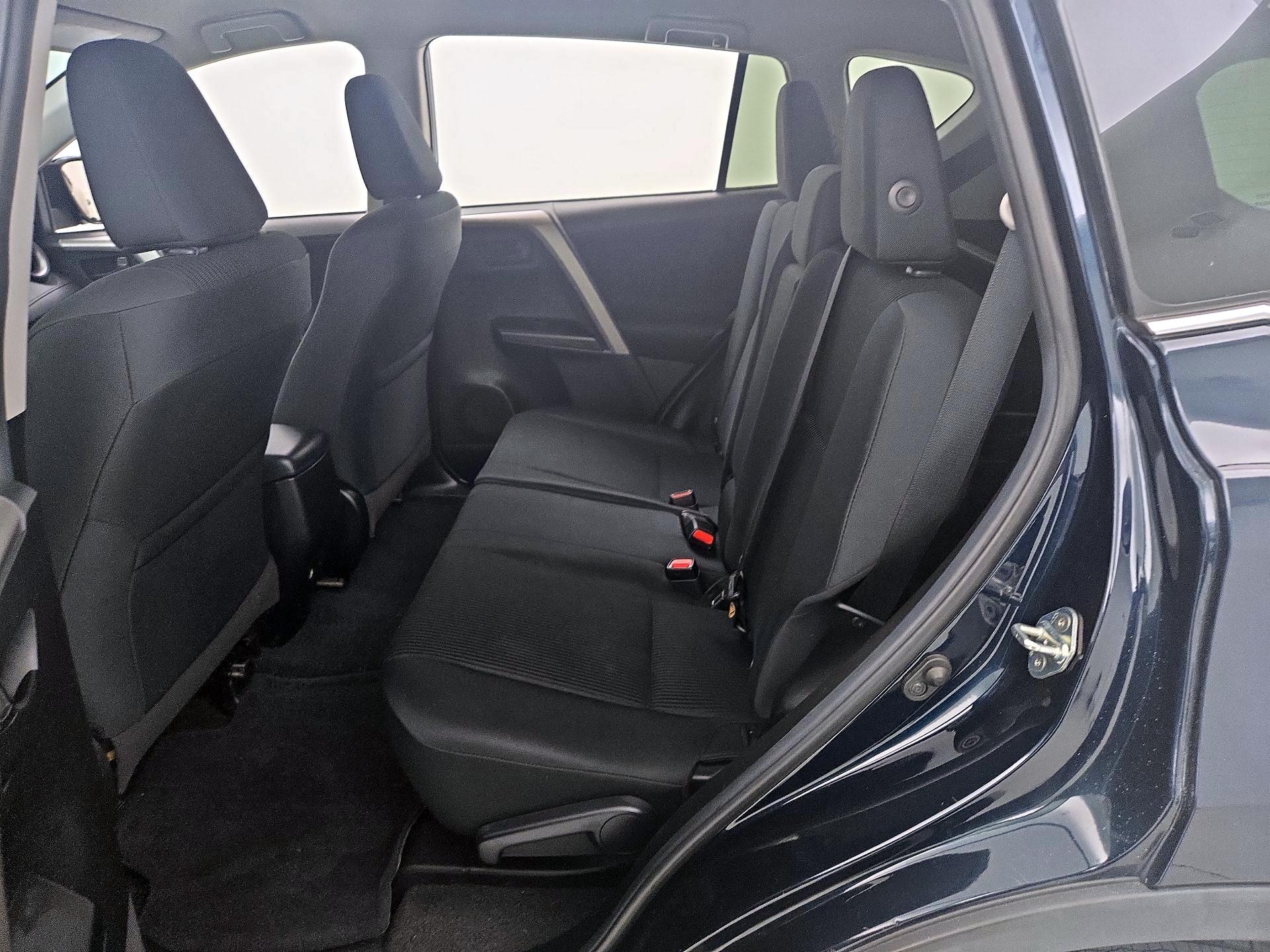 Thumbnail: 2018 Toyota RAV4 - 19