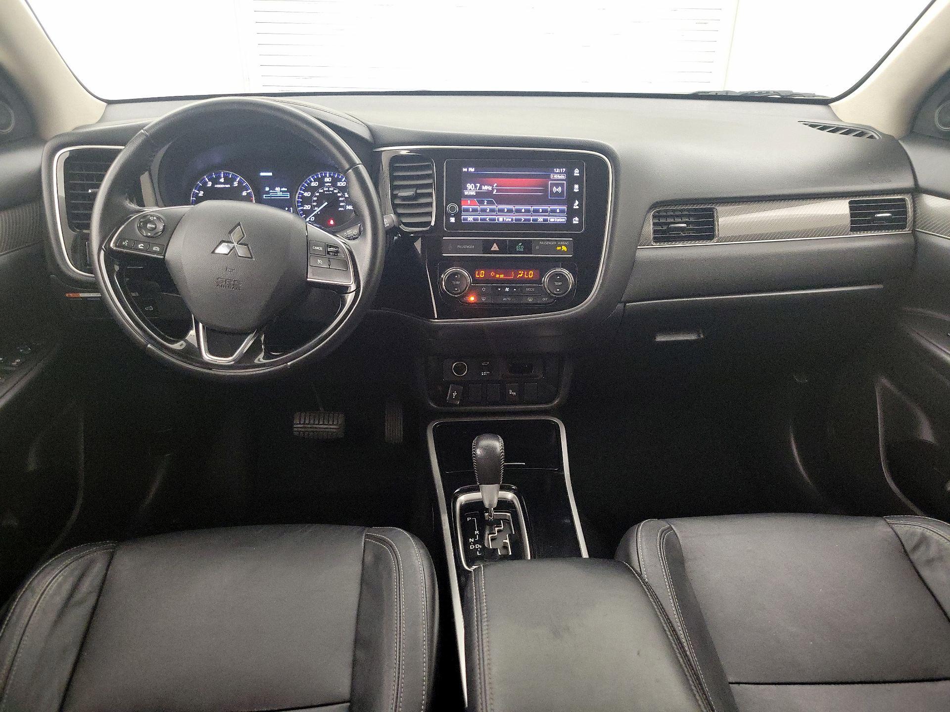 Thumbnail: 2019 Mitsubishi Outlander - 9