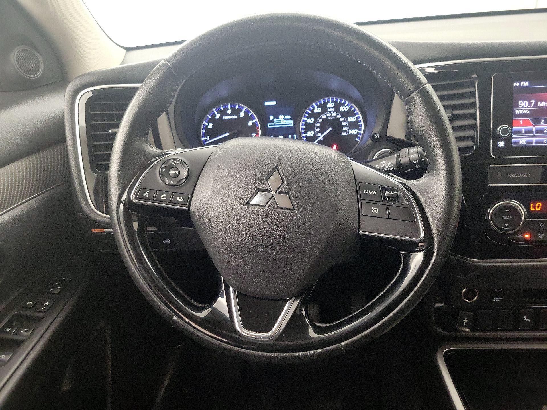 Thumbnail: 2019 Mitsubishi Outlander - 10