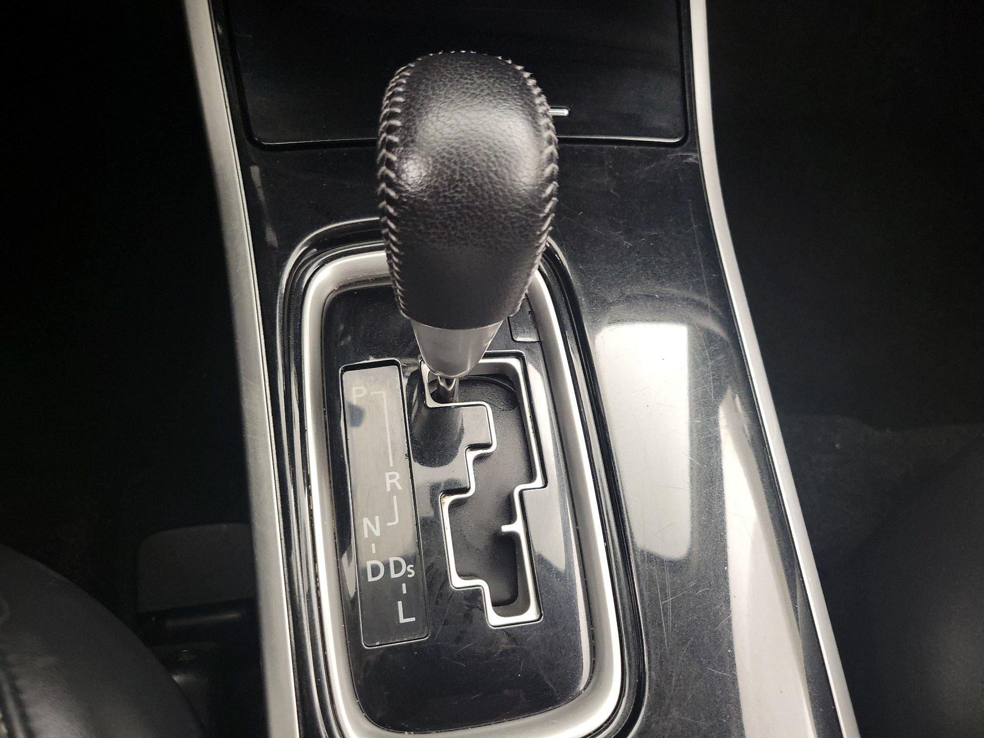 Thumbnail: 2019 Mitsubishi Outlander - 17