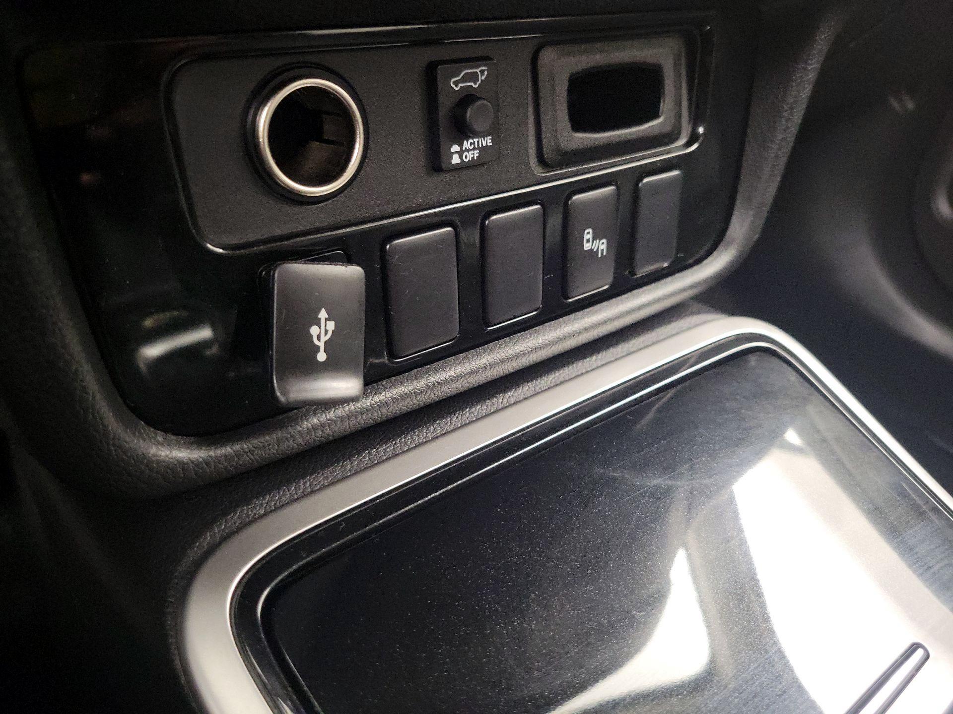 Thumbnail: 2019 Mitsubishi Outlander - 18