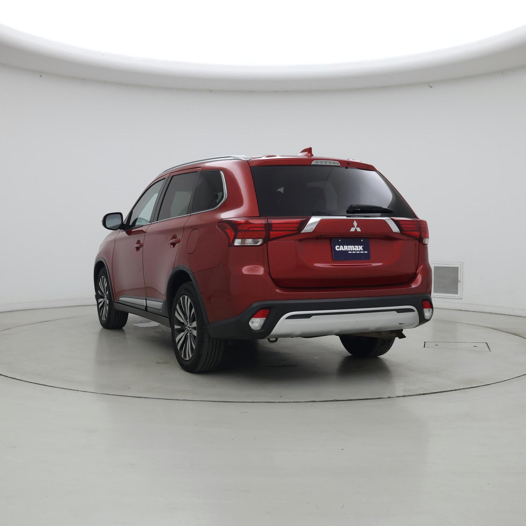 Thumbnail: 2019 Mitsubishi Outlander - 2