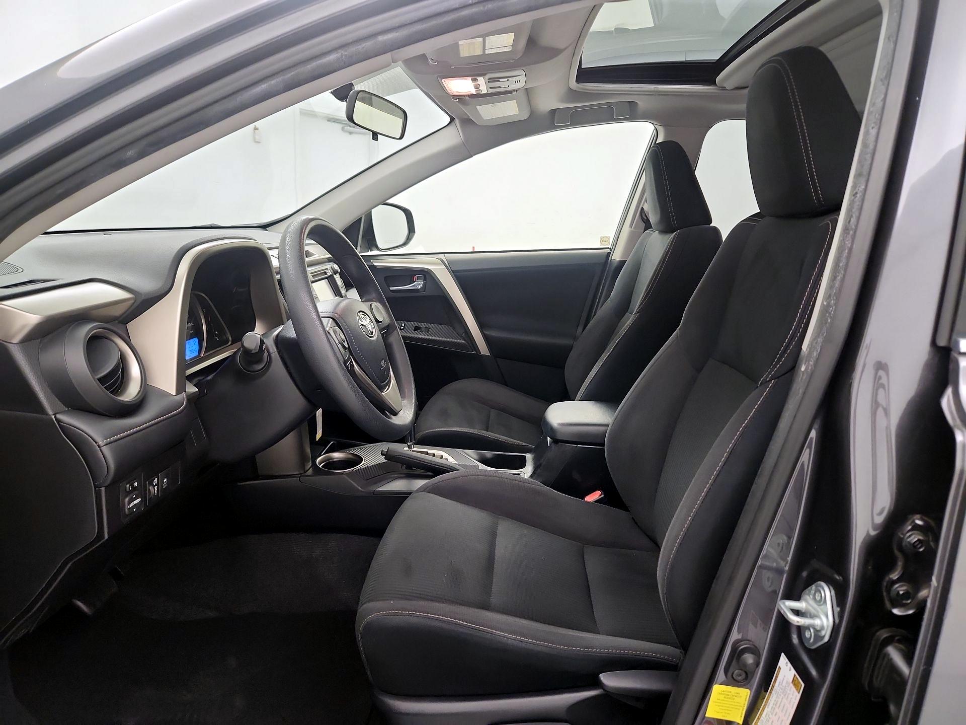 Thumbnail: 2015 Toyota RAV4 - 11