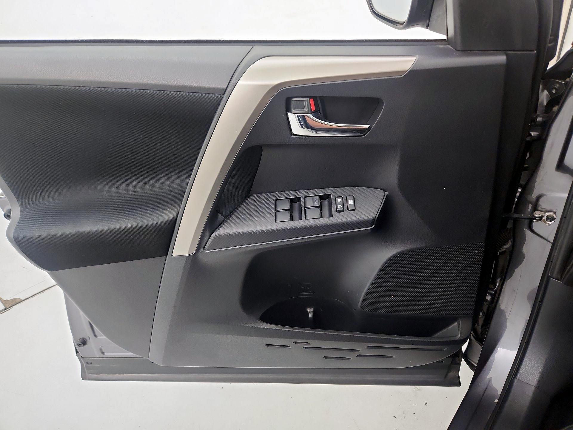 Thumbnail: 2015 Toyota RAV4 - 12