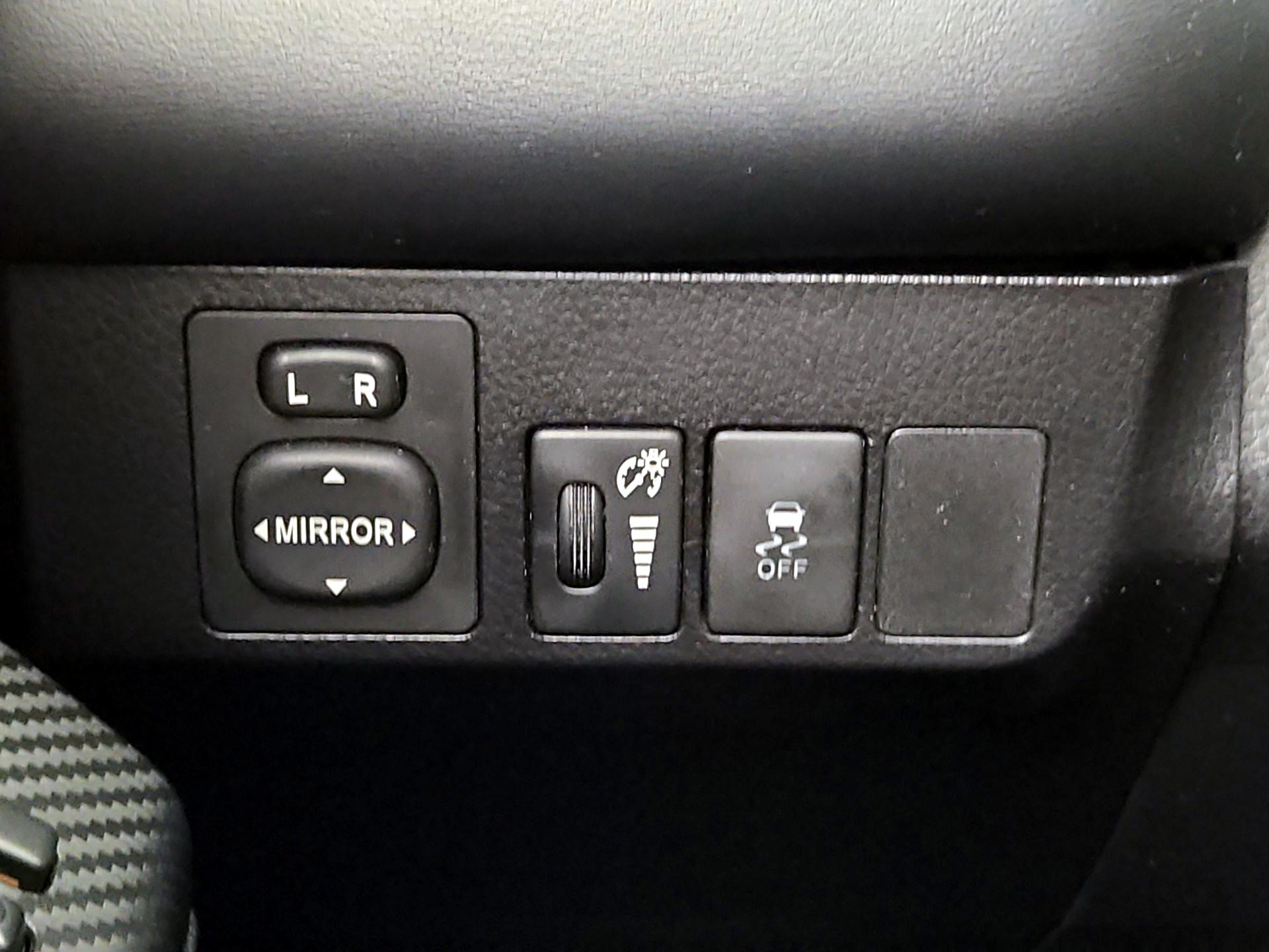 Thumbnail: 2015 Toyota RAV4 - 13