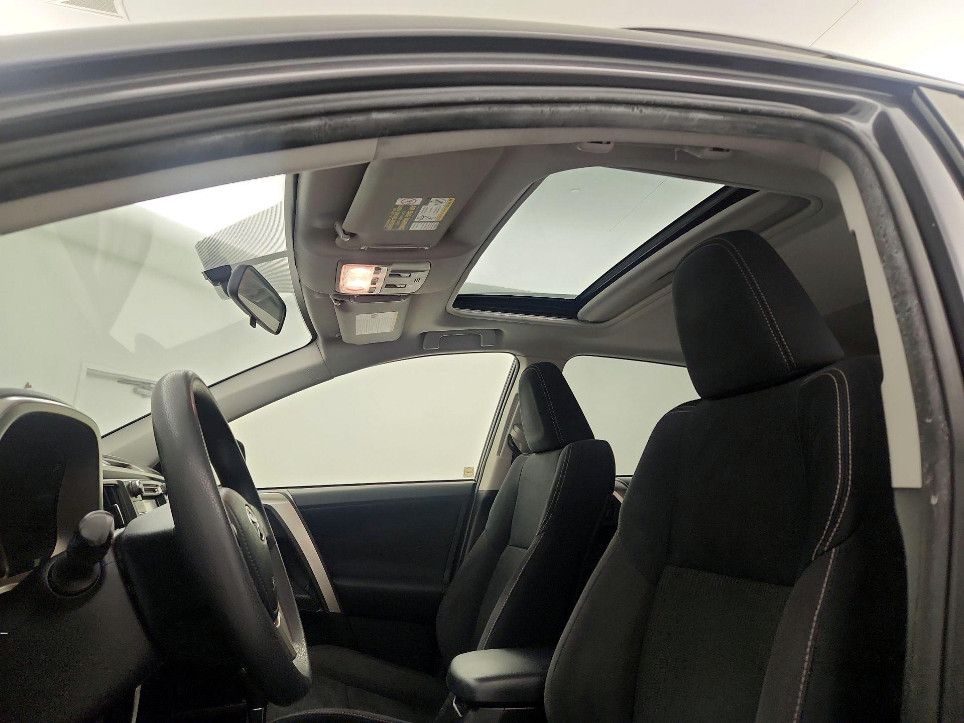 Thumbnail: 2015 Toyota RAV4 - 19