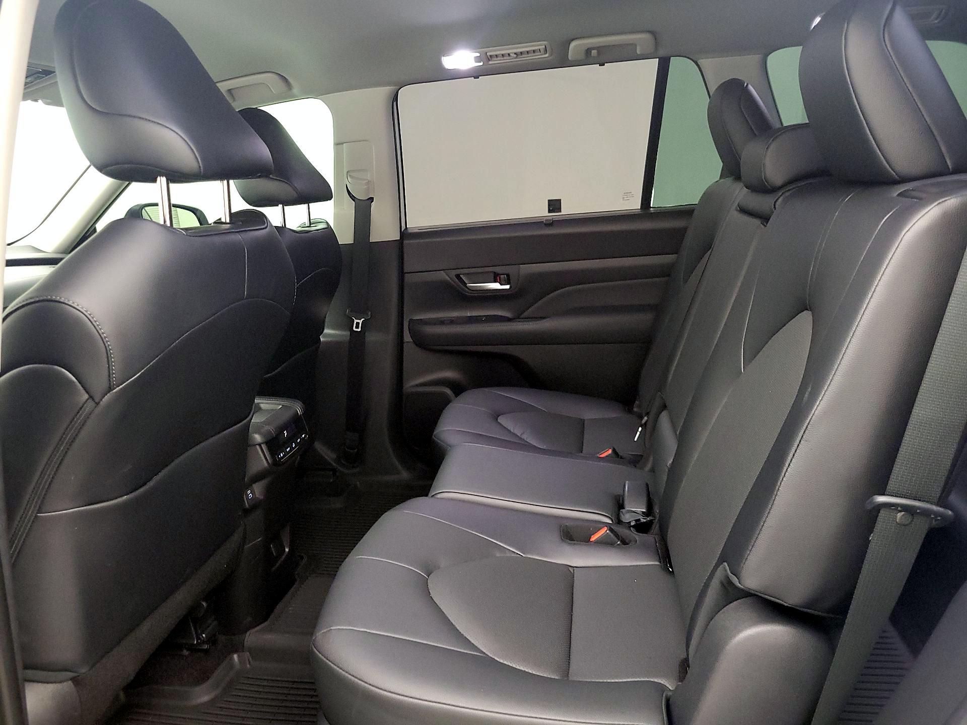 Thumbnail: 2026 Toyota Highlander - 19
