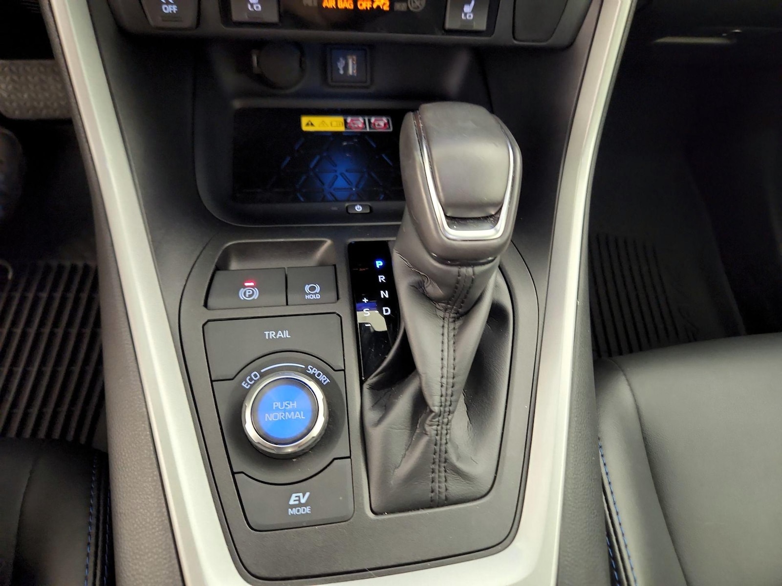 2024 Toyota RAV4 XSE - Photo 19