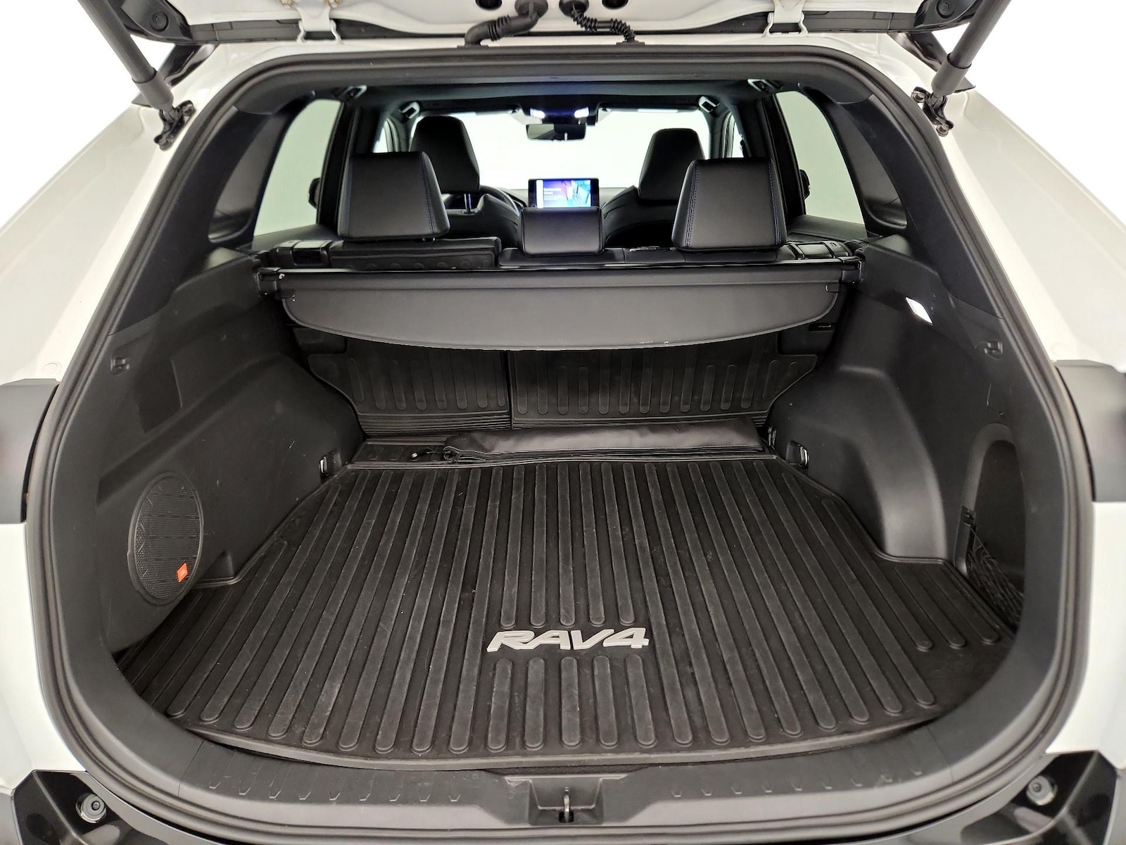 2024 Toyota RAV4 XSE - Photo 23
