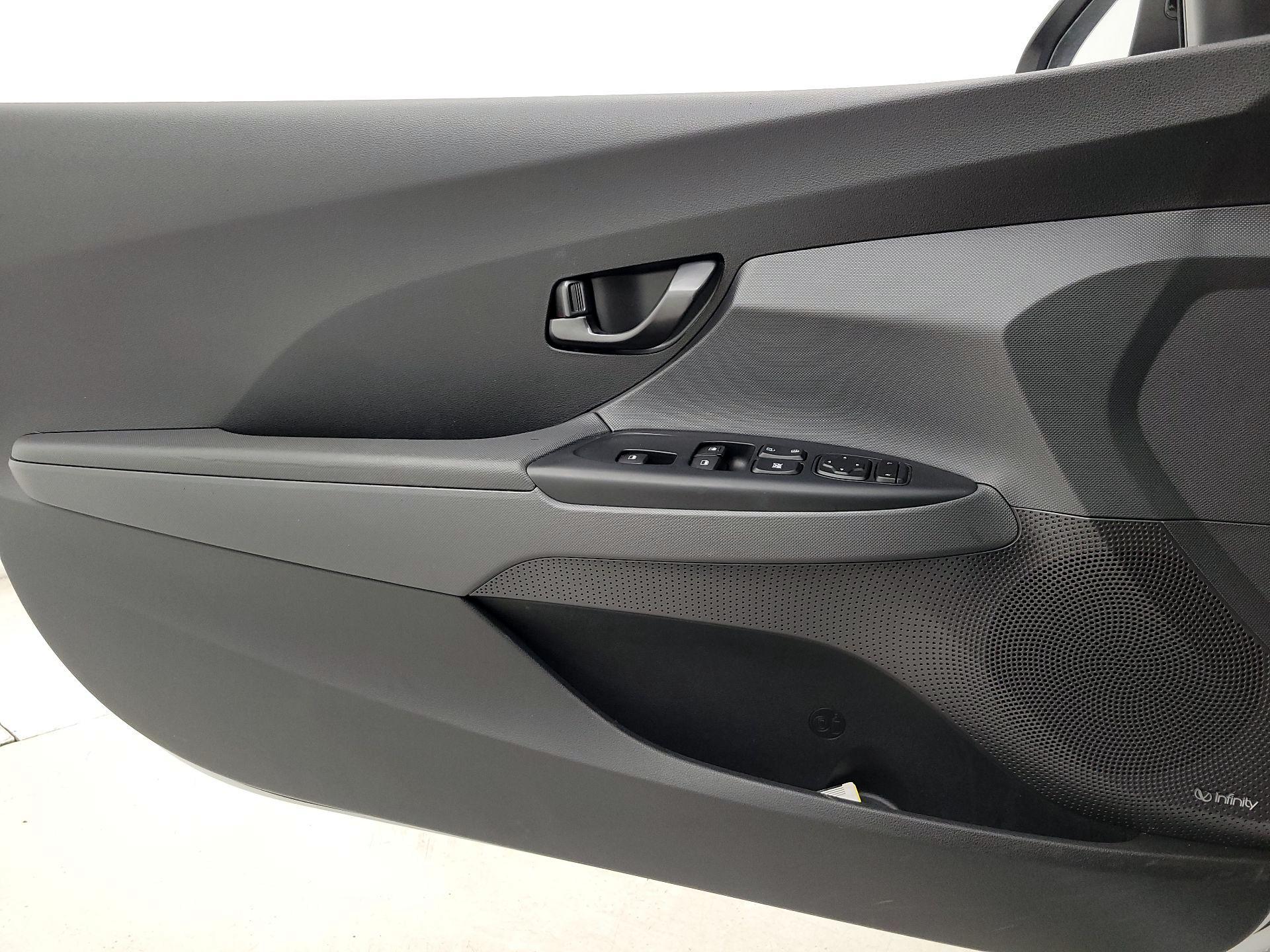 Thumbnail: 2020 Hyundai Veloster - 12