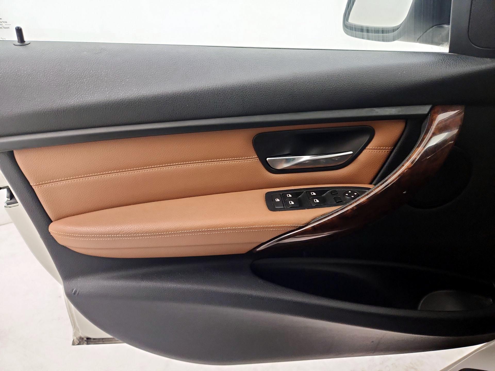 Thumbnail: 2015 BMW 3 Series - 12