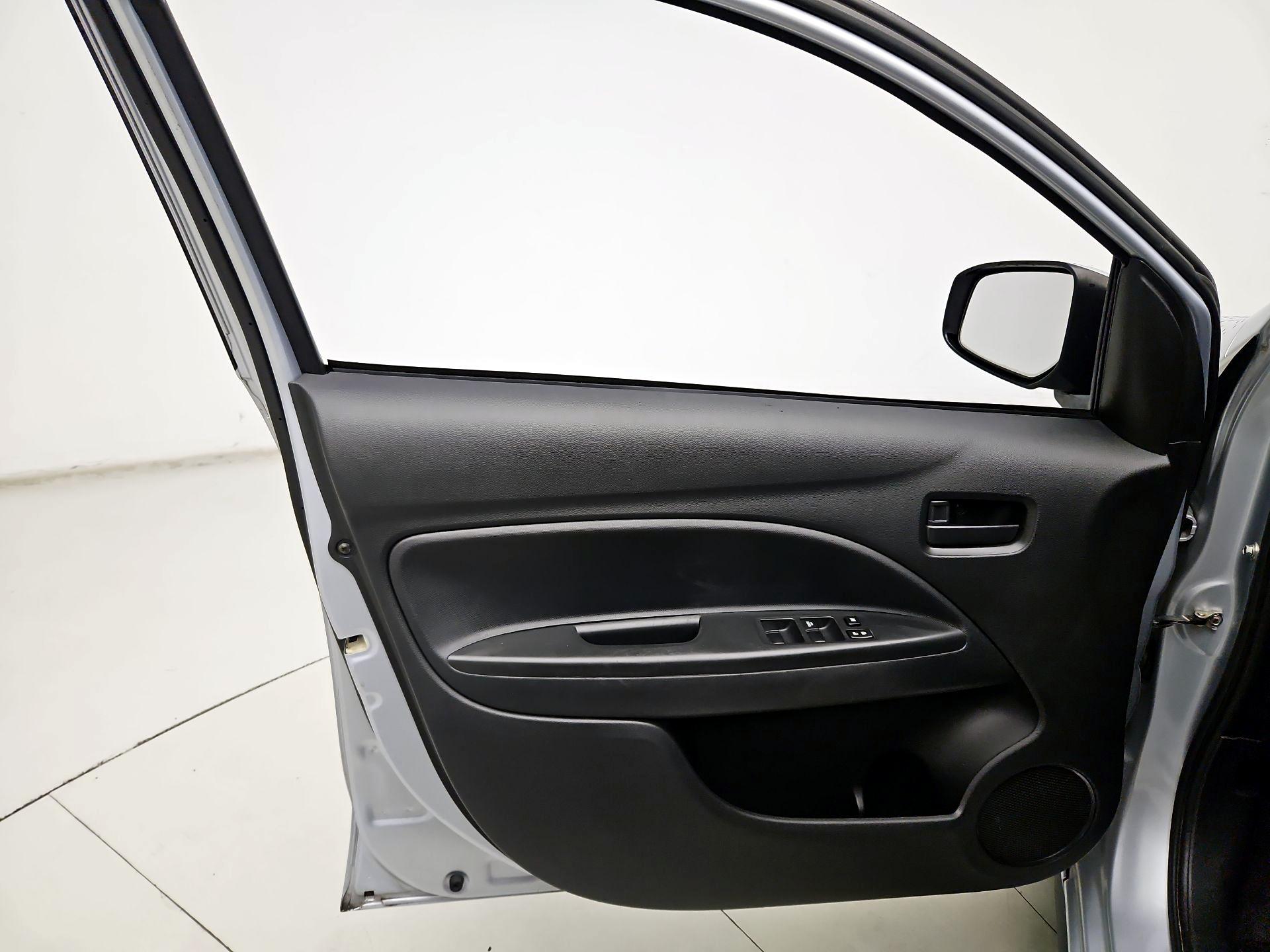 Thumbnail: 2019 Mitsubishi Mirage - 12