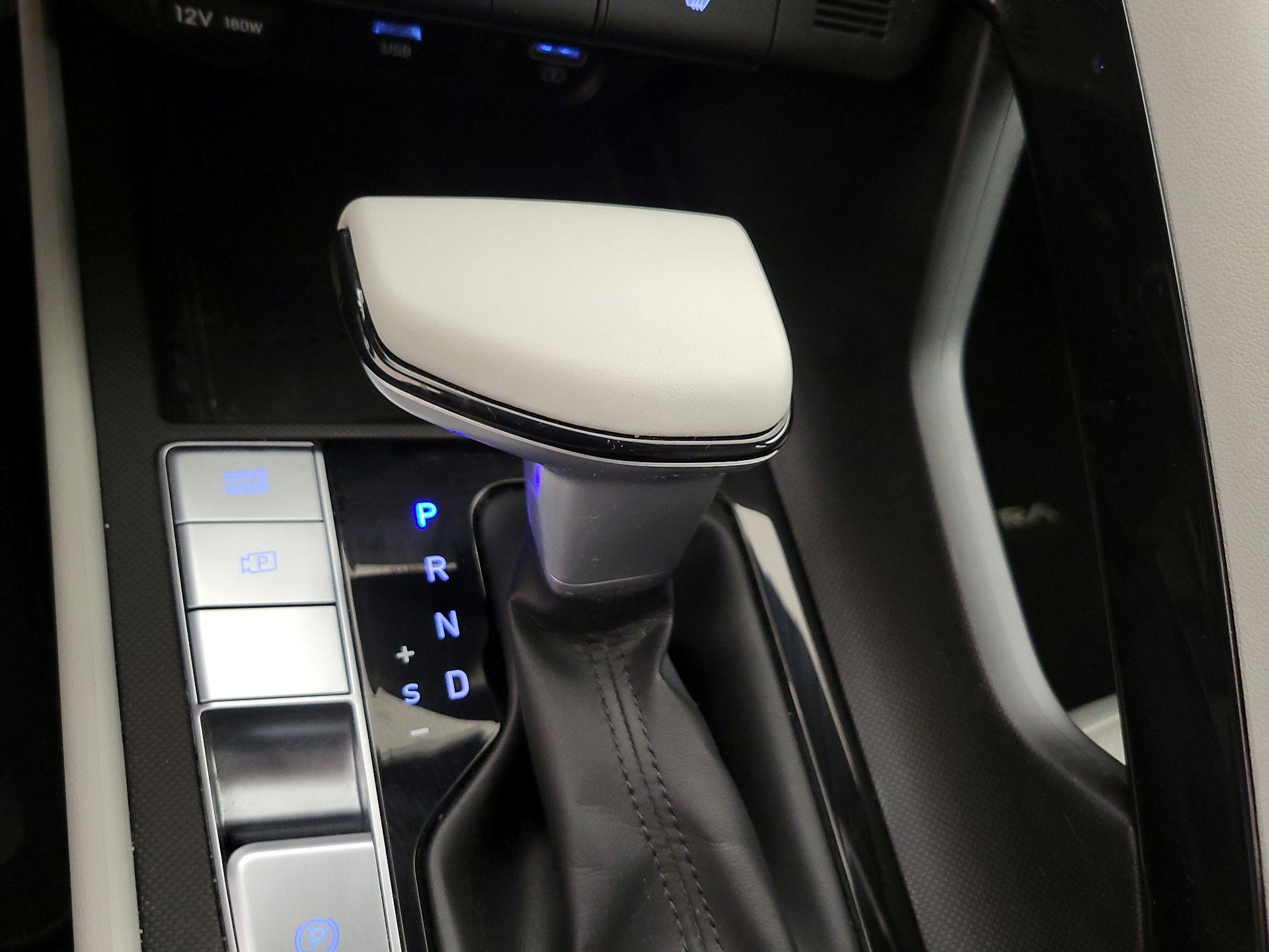 Thumbnail: 2022 Hyundai Elantra - 17