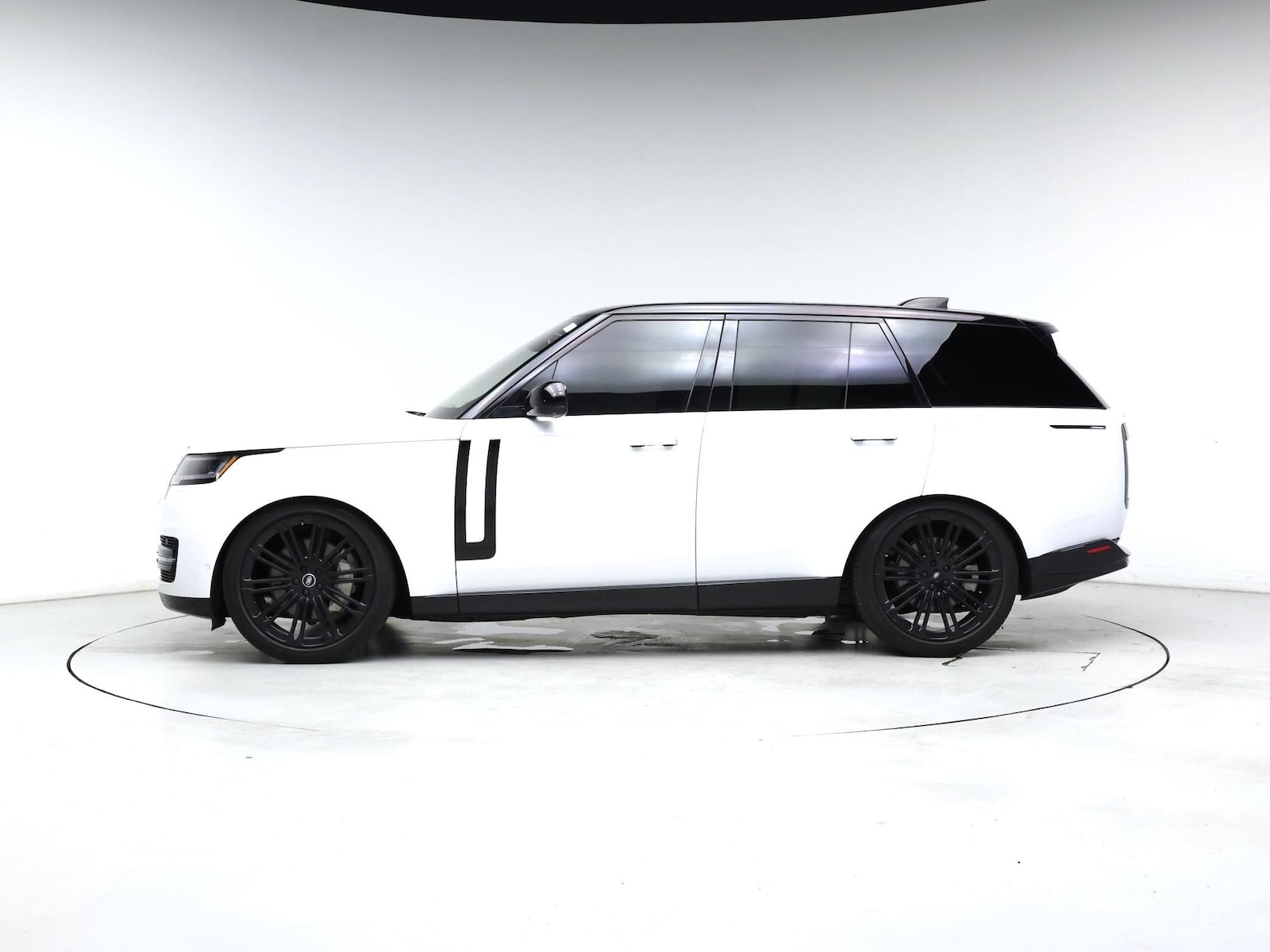 2023 Land Rover Range Rover SE - Photo 4