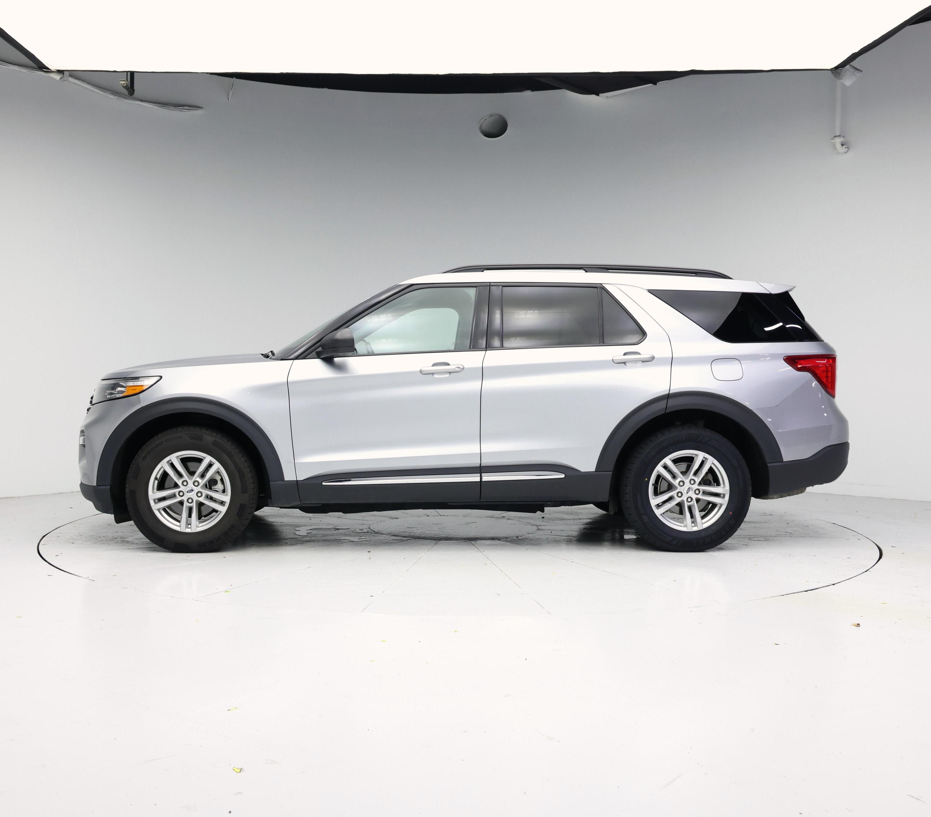 Thumbnail: 2022 Ford Explorer - 3