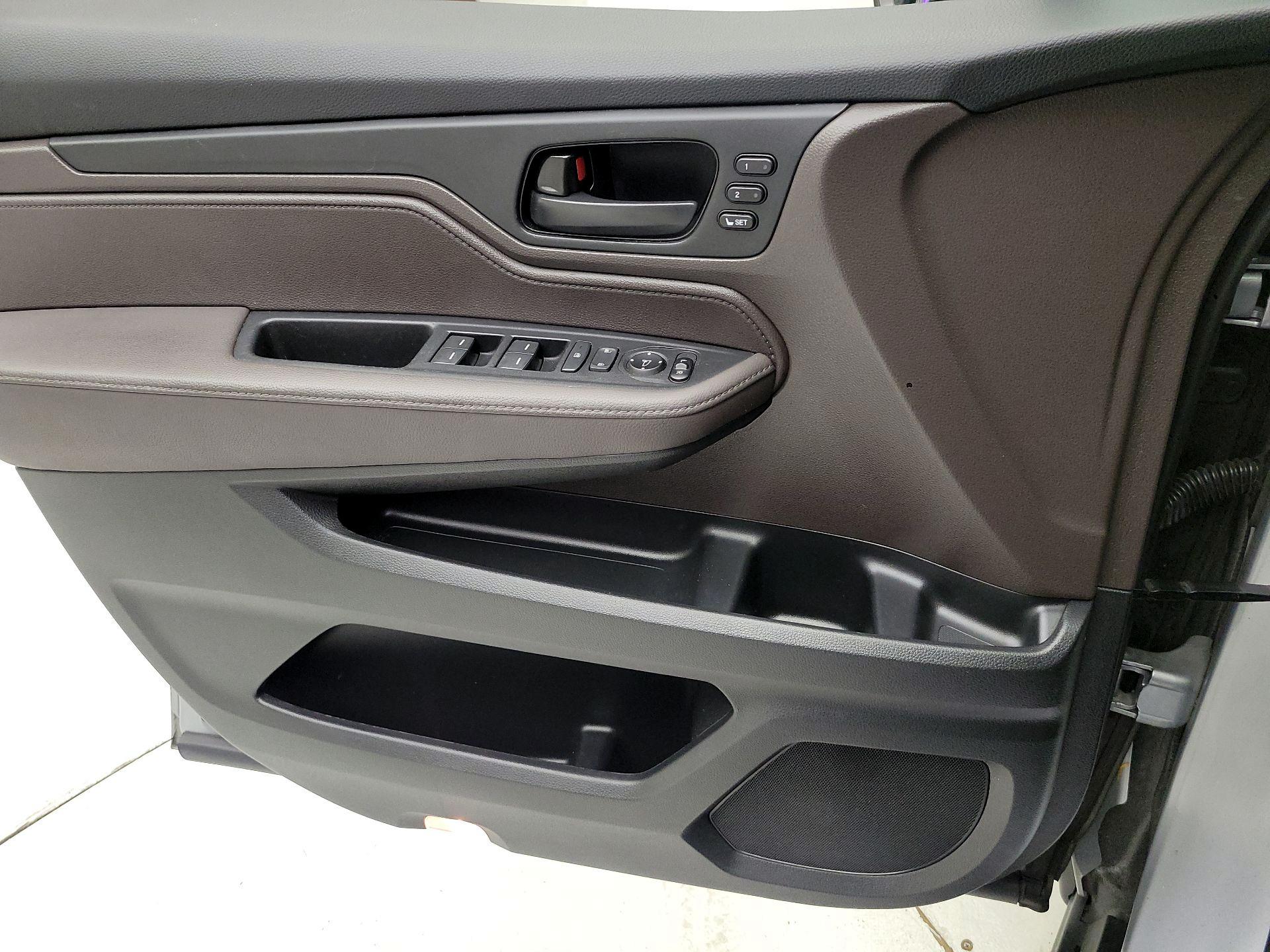 Thumbnail: 2019 Honda Odyssey - 12