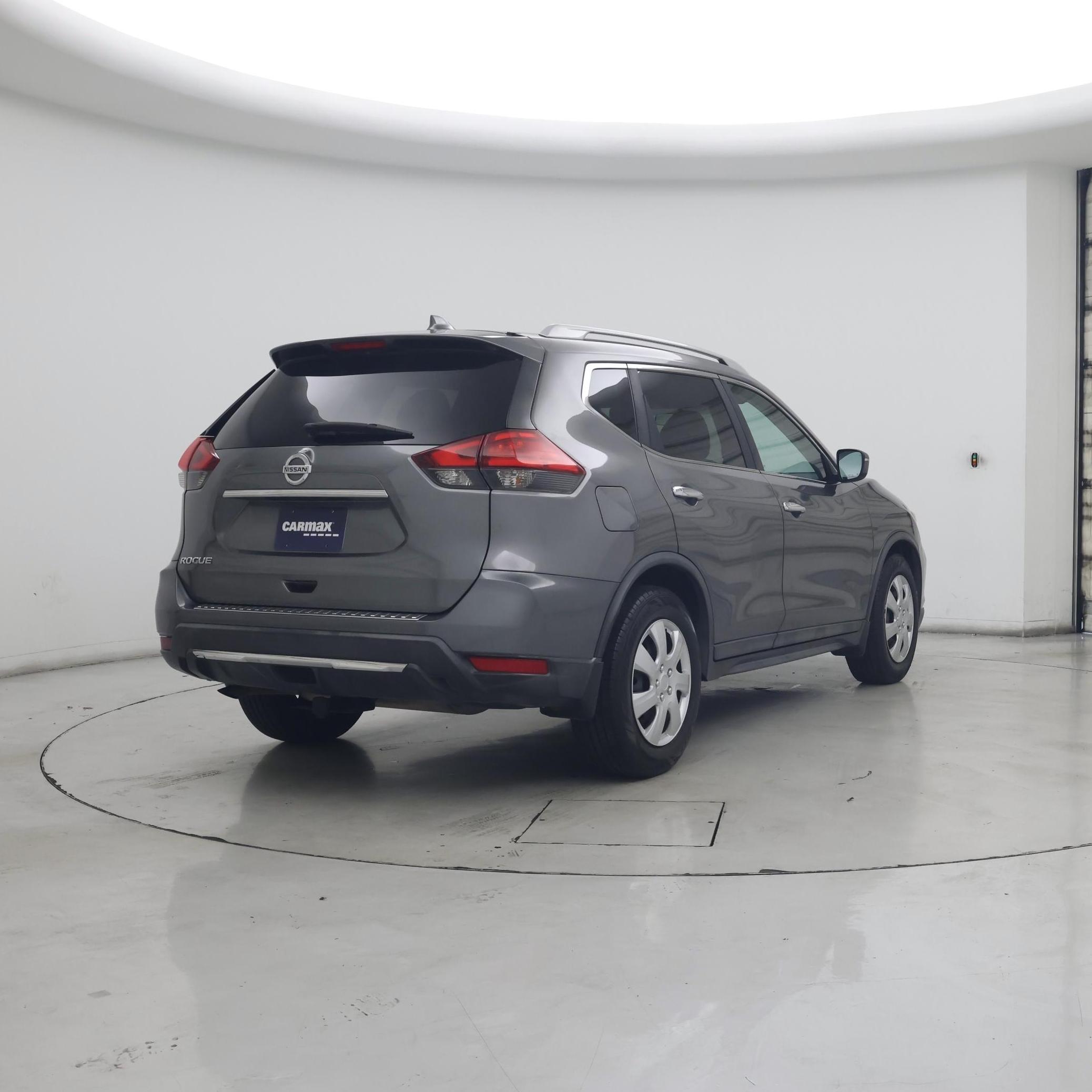 Thumbnail: 2017 Nissan Rogue - 8