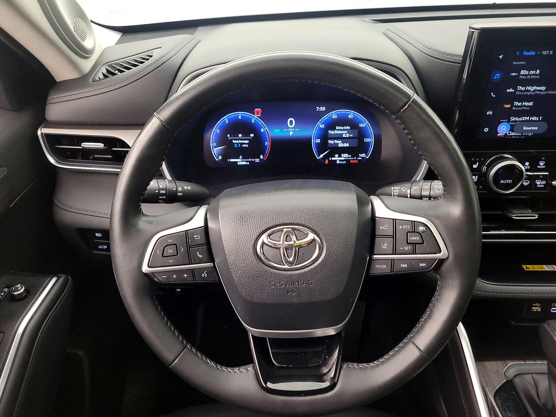 Thumbnail: 2023 Toyota Highlander - 10