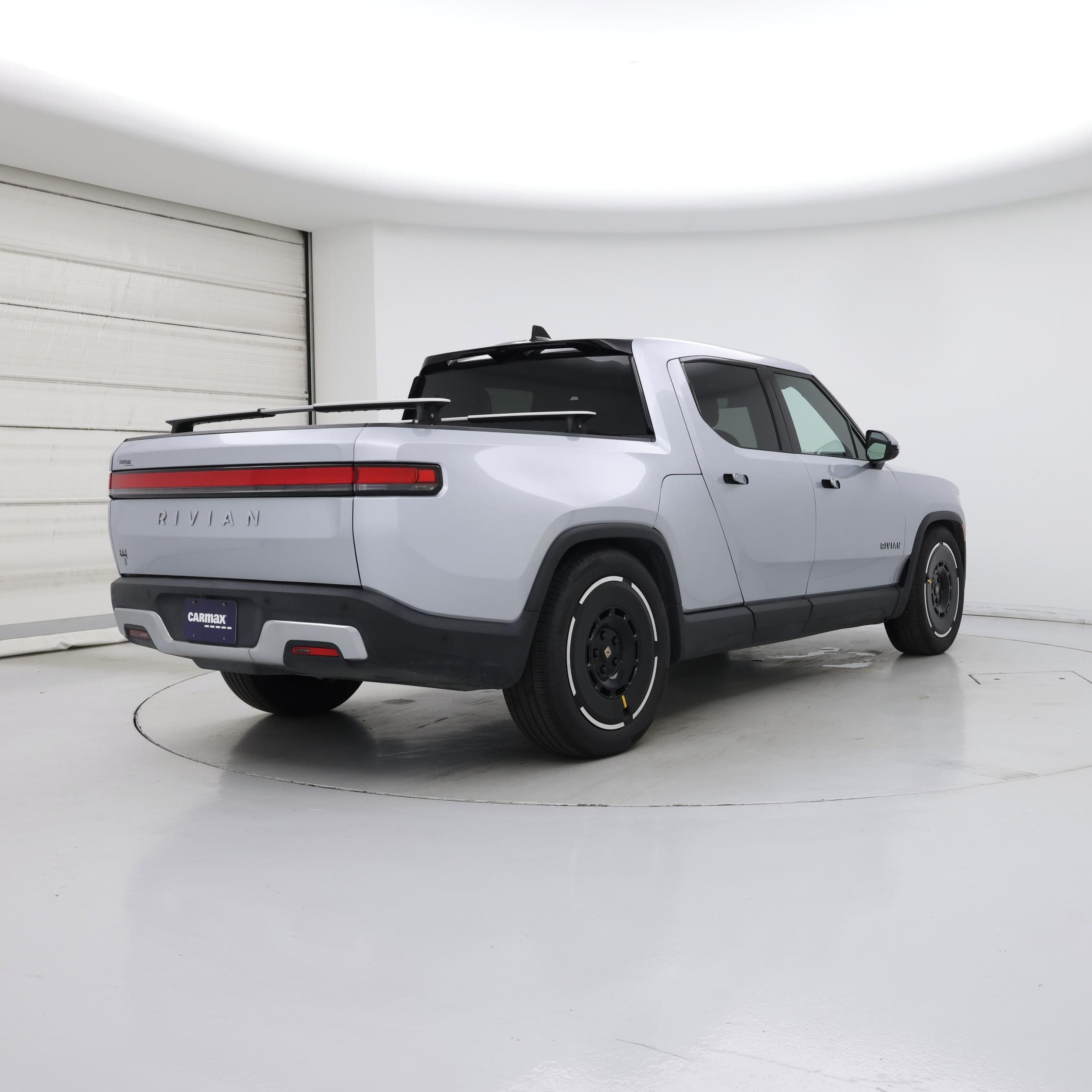 Thumbnail: 2025 Rivian R1T - 8