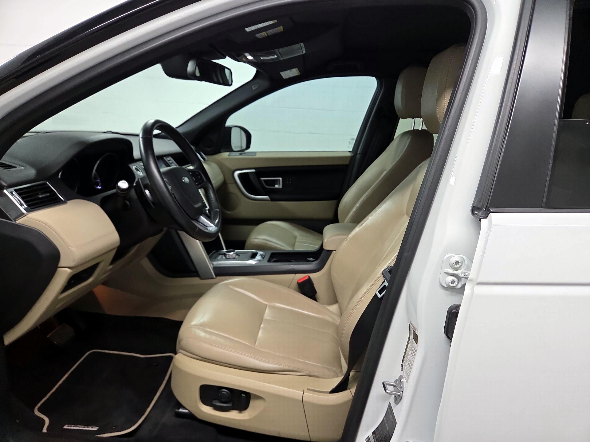 Thumbnail: 2016 Land Rover Discovery Sport - 11