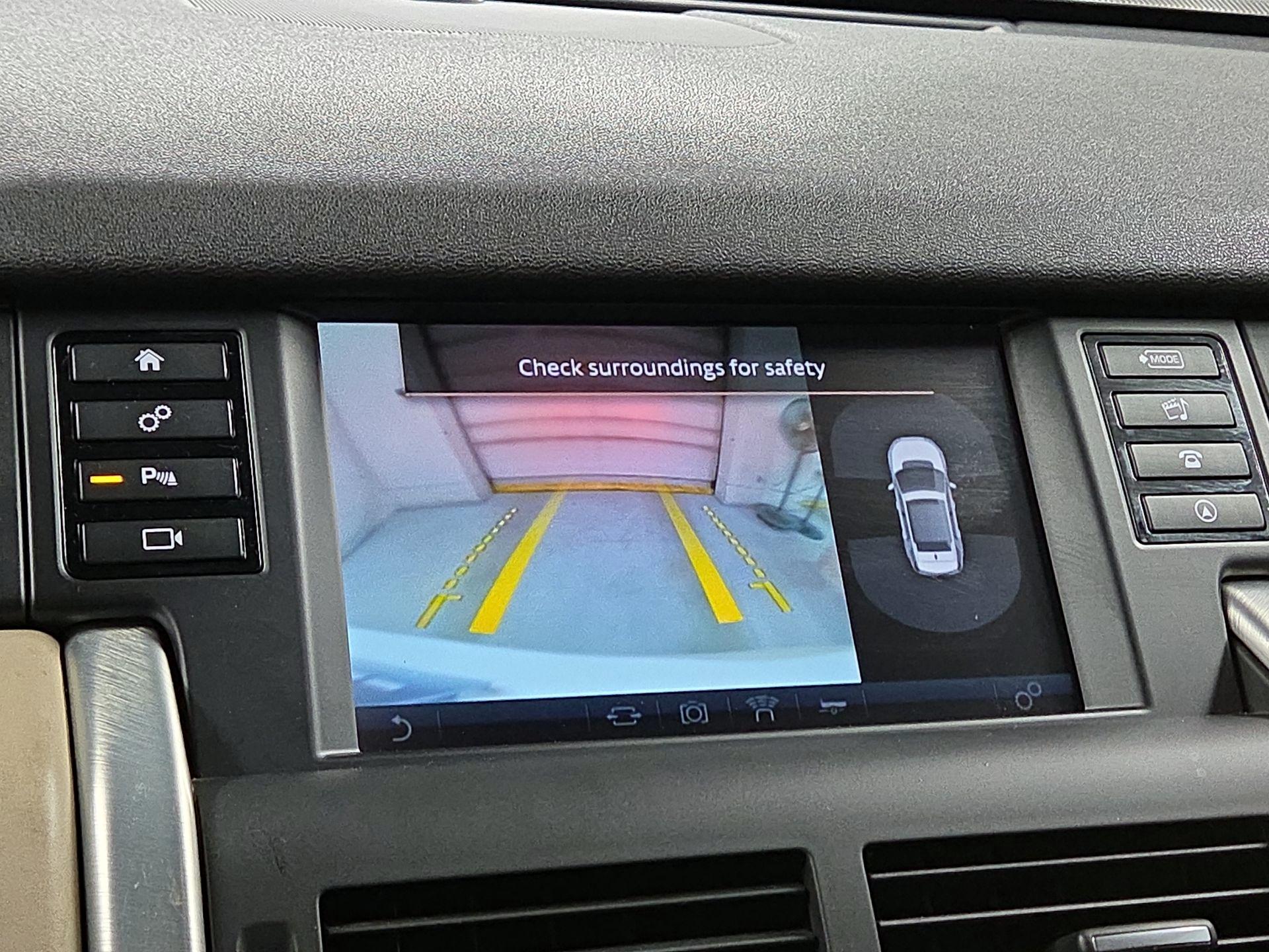 Thumbnail: 2016 Land Rover Discovery Sport - 13