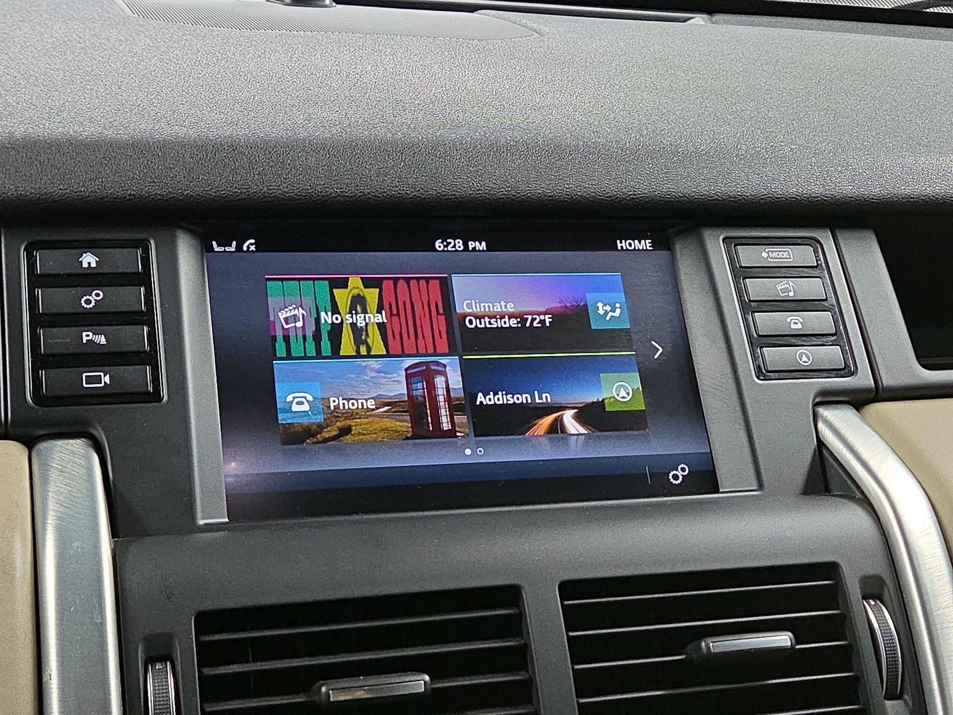 Thumbnail: 2016 Land Rover Discovery Sport - 14