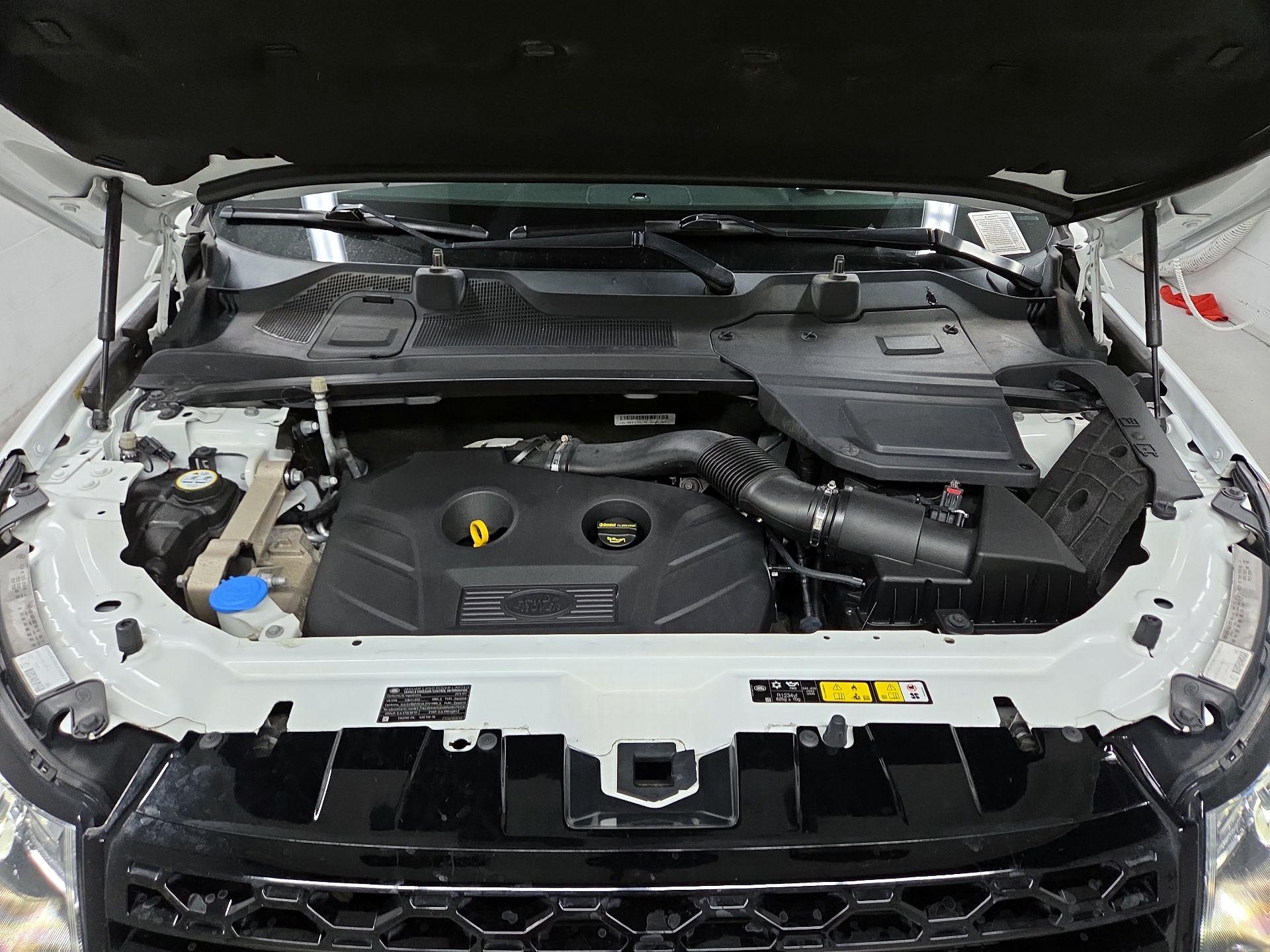 Thumbnail: 2016 Land Rover Discovery Sport - 19