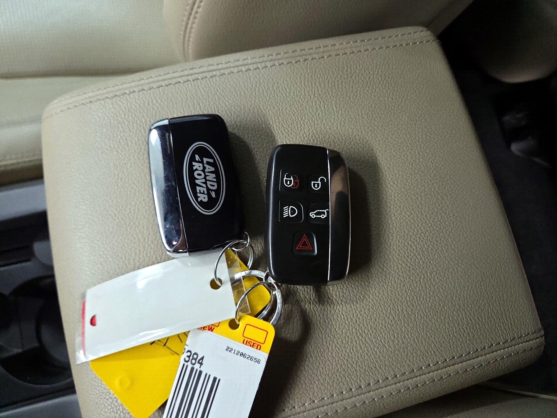 Thumbnail: 2016 Land Rover Discovery Sport - 20