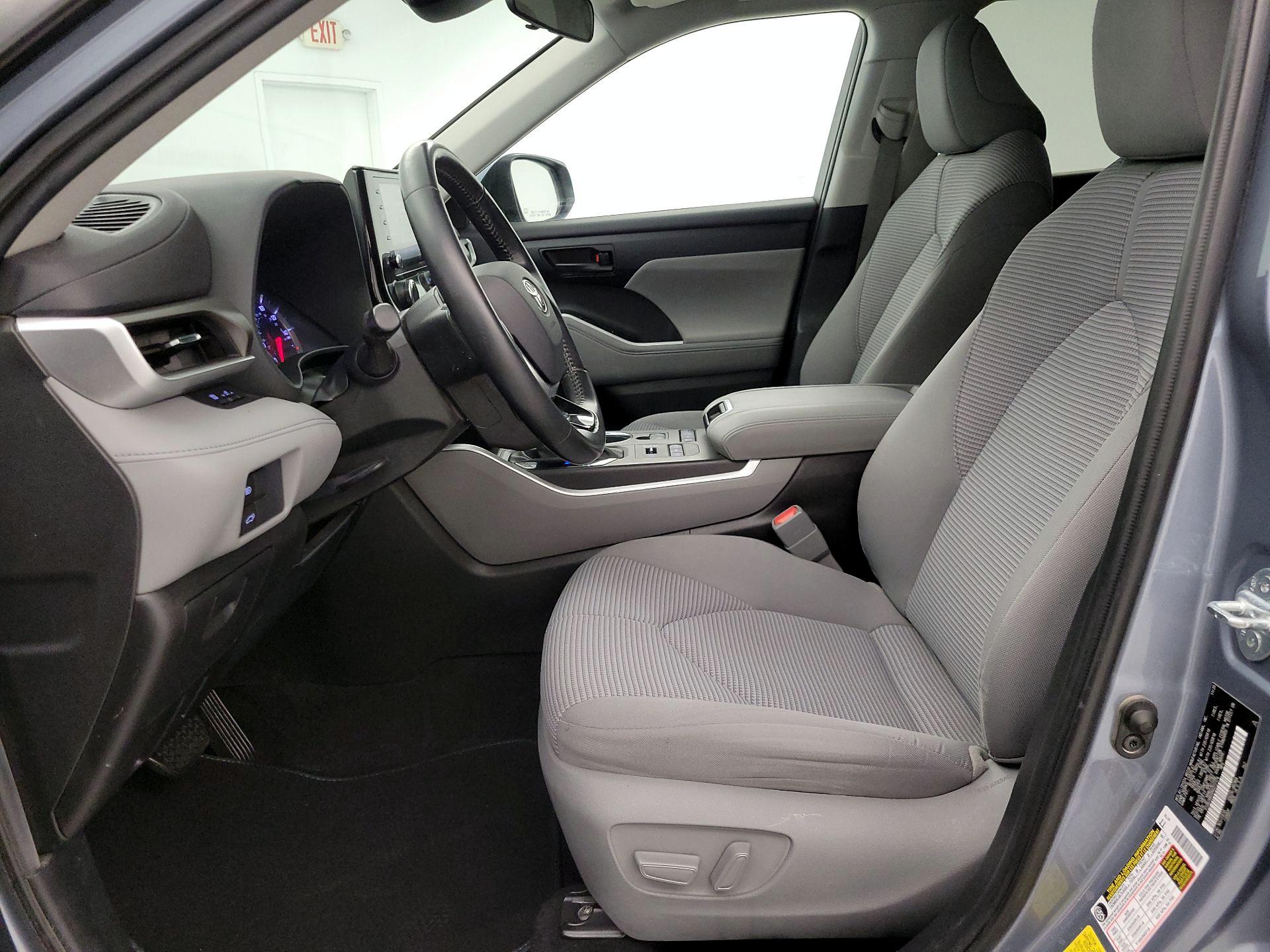 Thumbnail: 2021 Toyota Highlander - 11