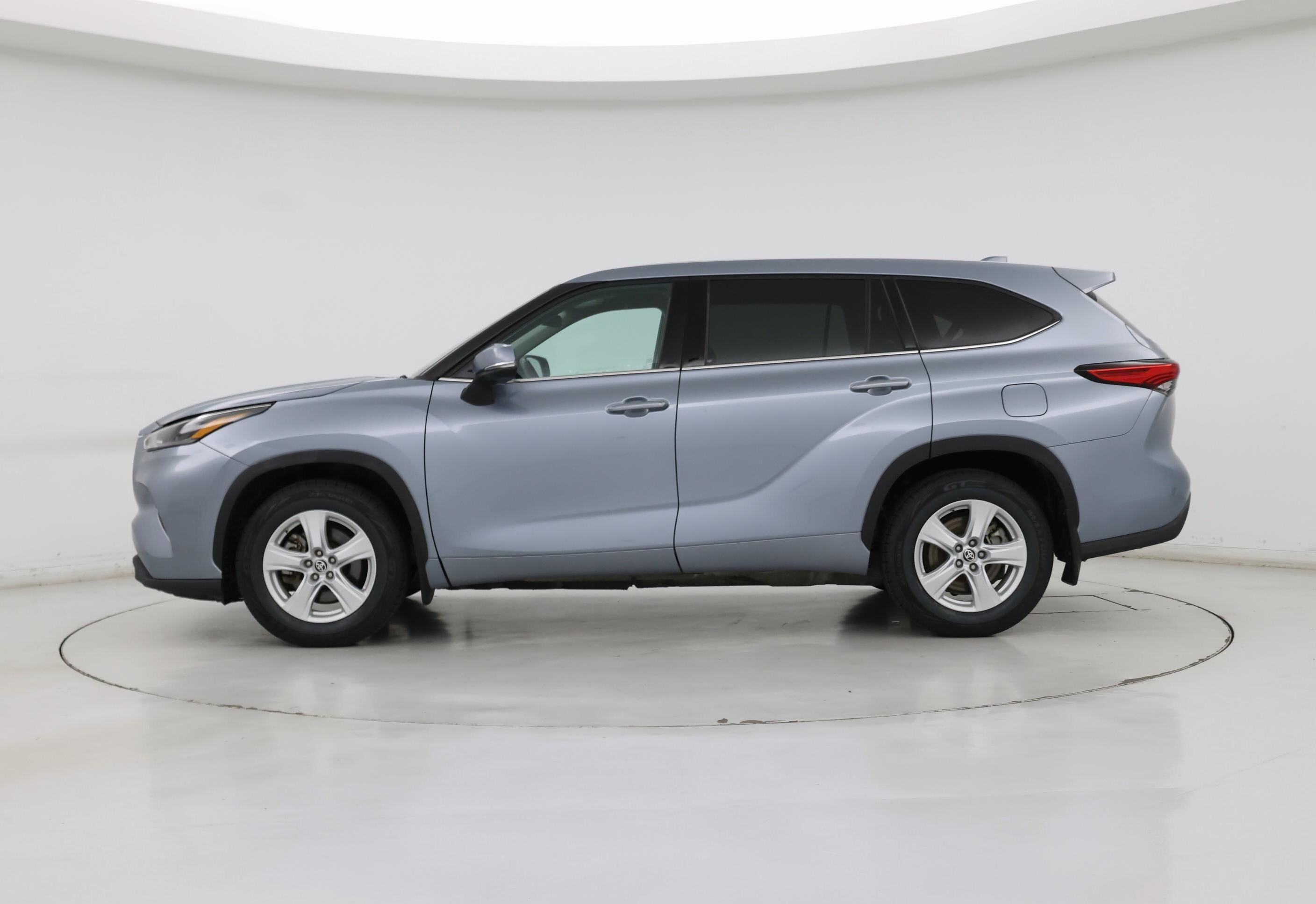 Thumbnail: 2021 Toyota Highlander - 3