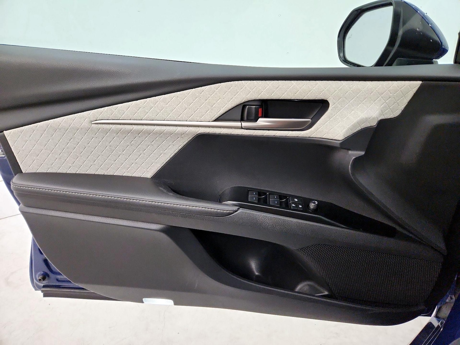 2025 Toyota Camry XLE - Photo 13