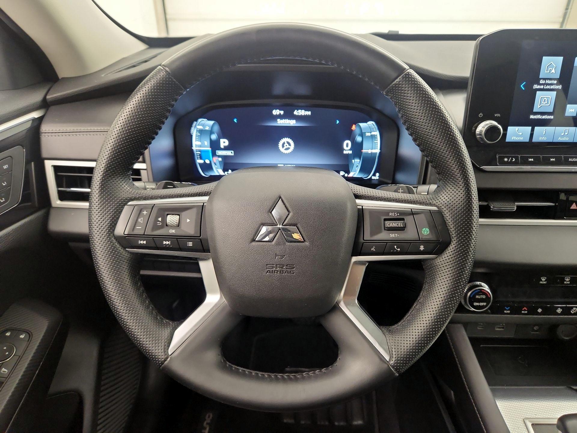 Thumbnail: 2024 Mitsubishi Outlander - 10