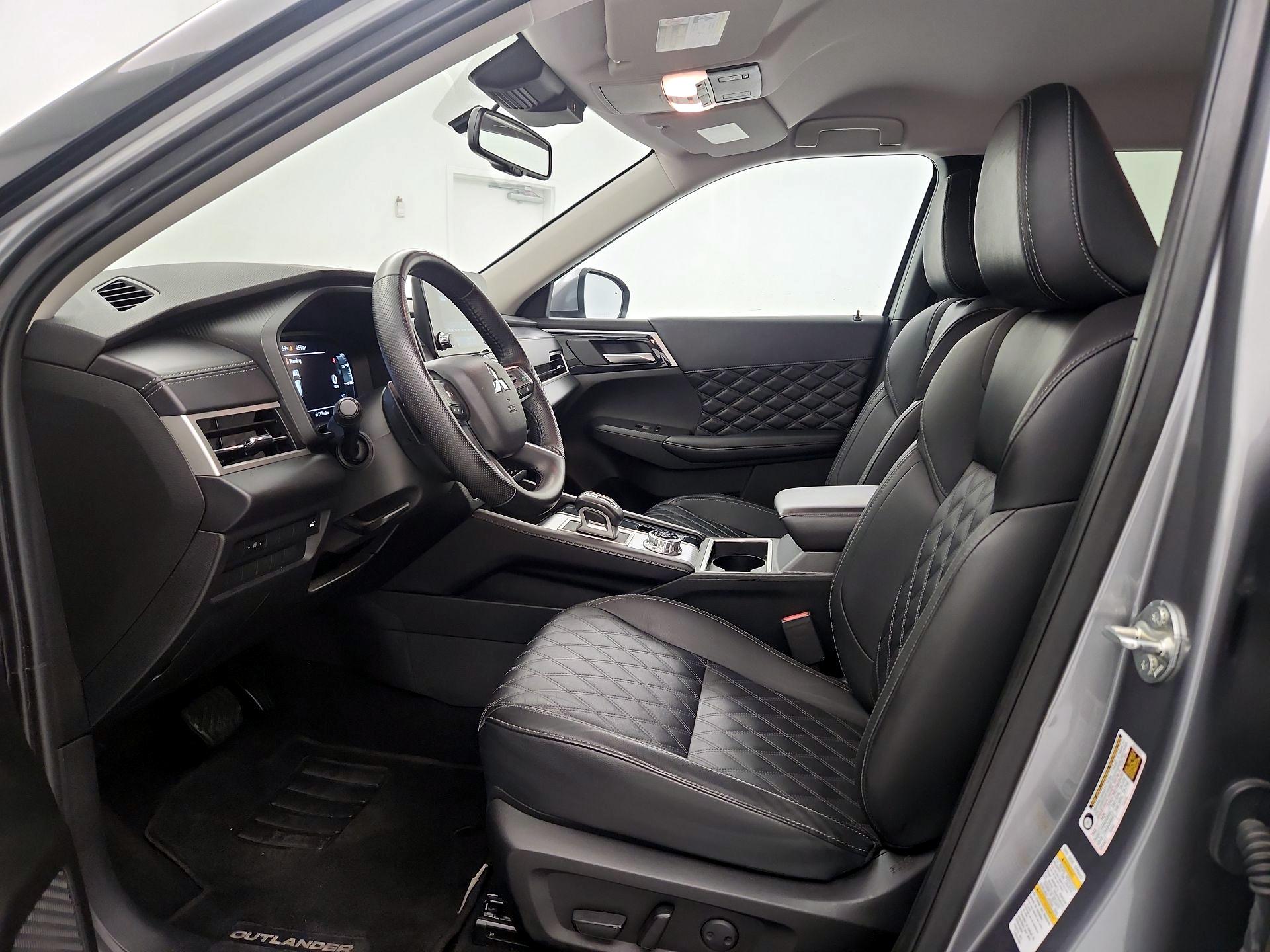 Thumbnail: 2024 Mitsubishi Outlander - 11