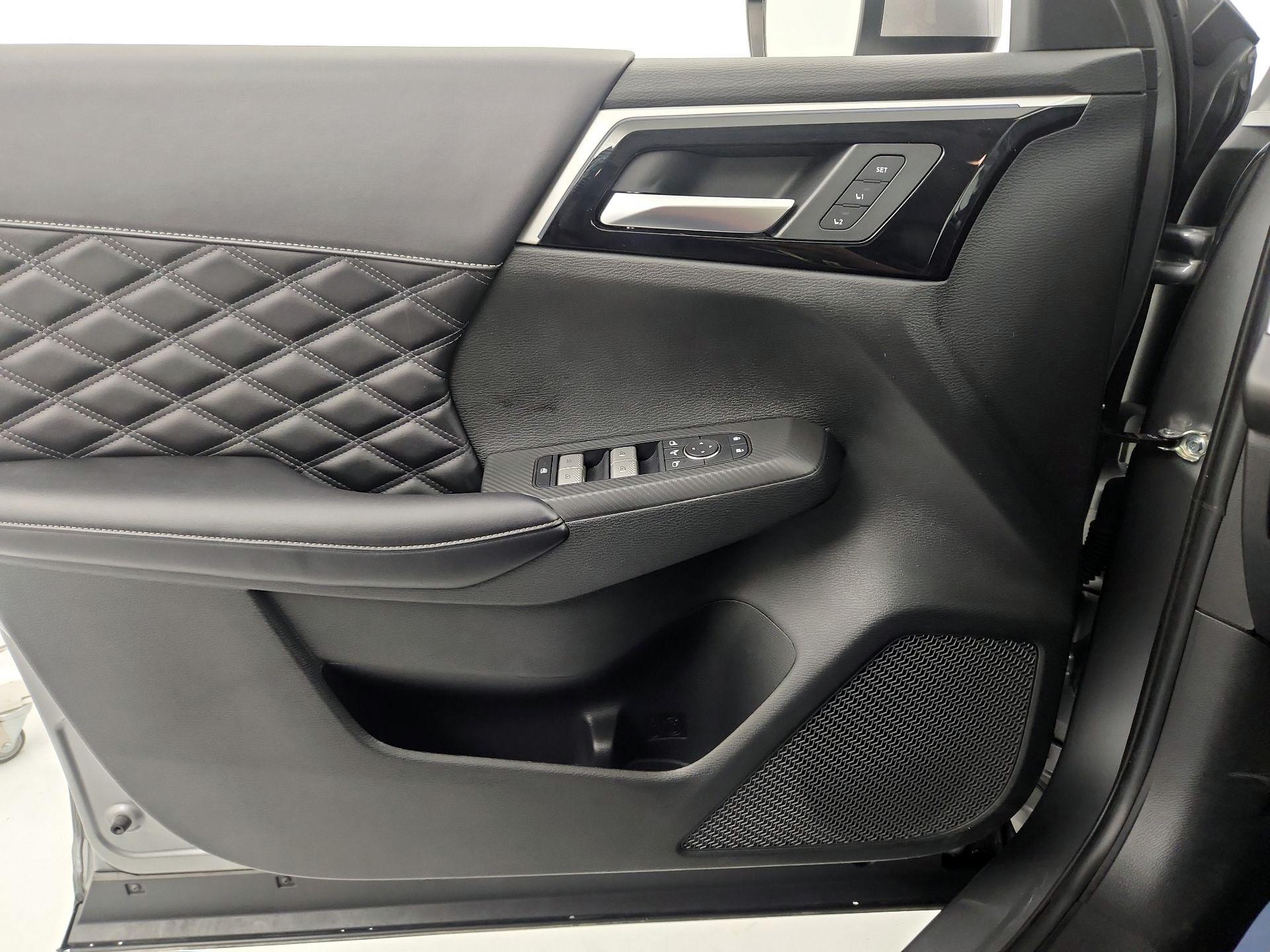 Thumbnail: 2024 Mitsubishi Outlander - 12