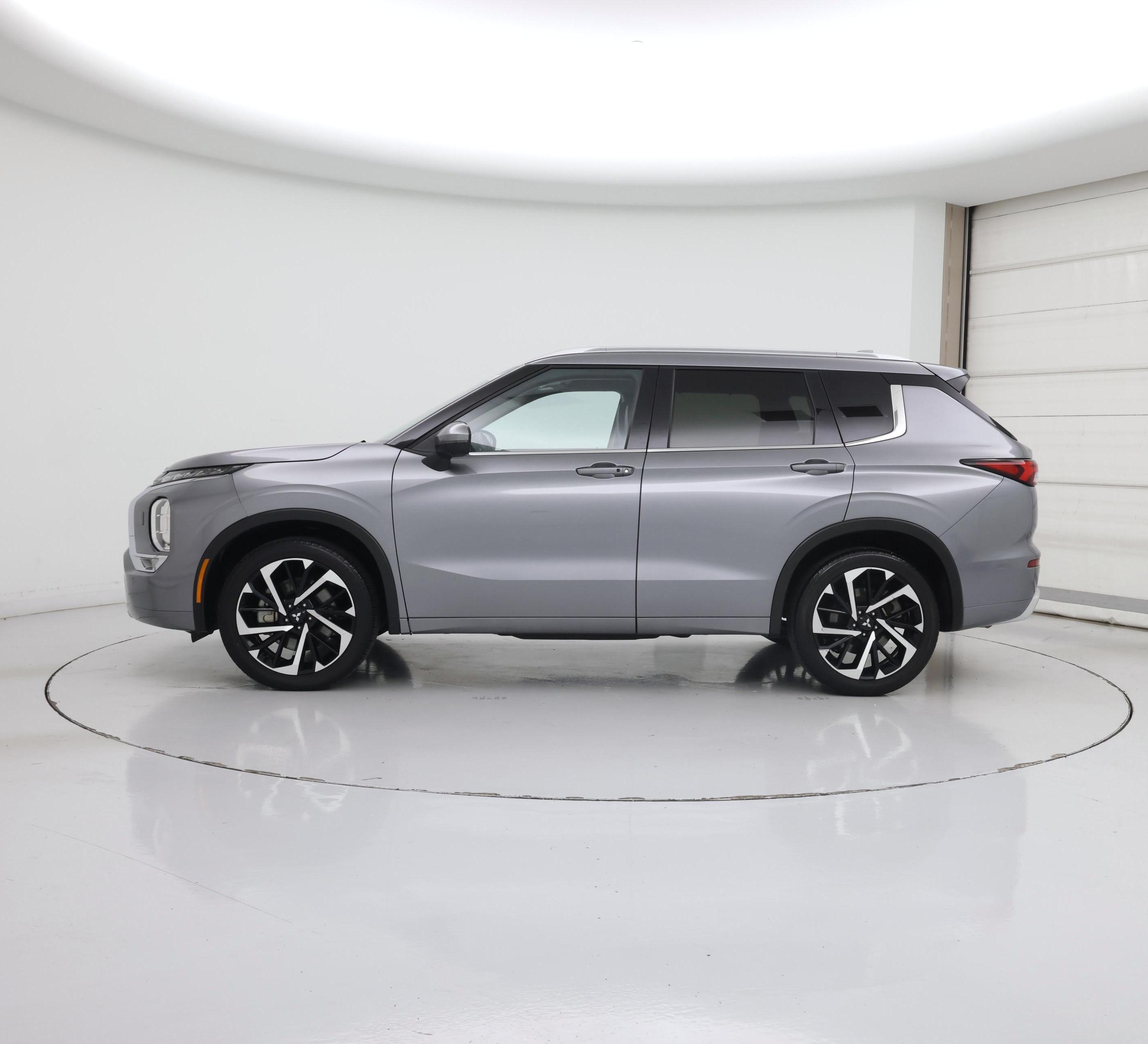 Thumbnail: 2024 Mitsubishi Outlander - 3