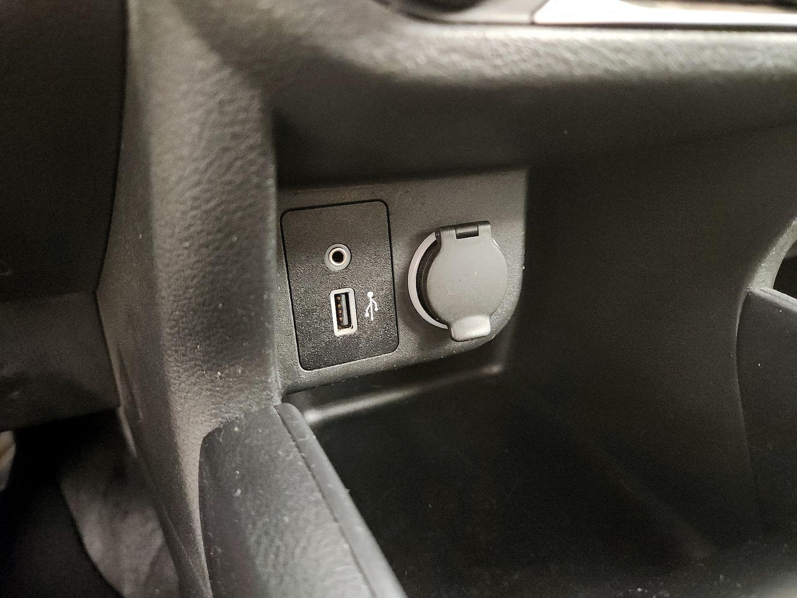 2024 Nissan Kicks S - Photo 19