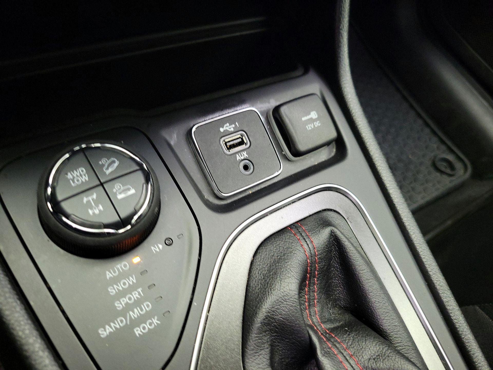 Thumbnail: 2020 Jeep Cherokee - 18
