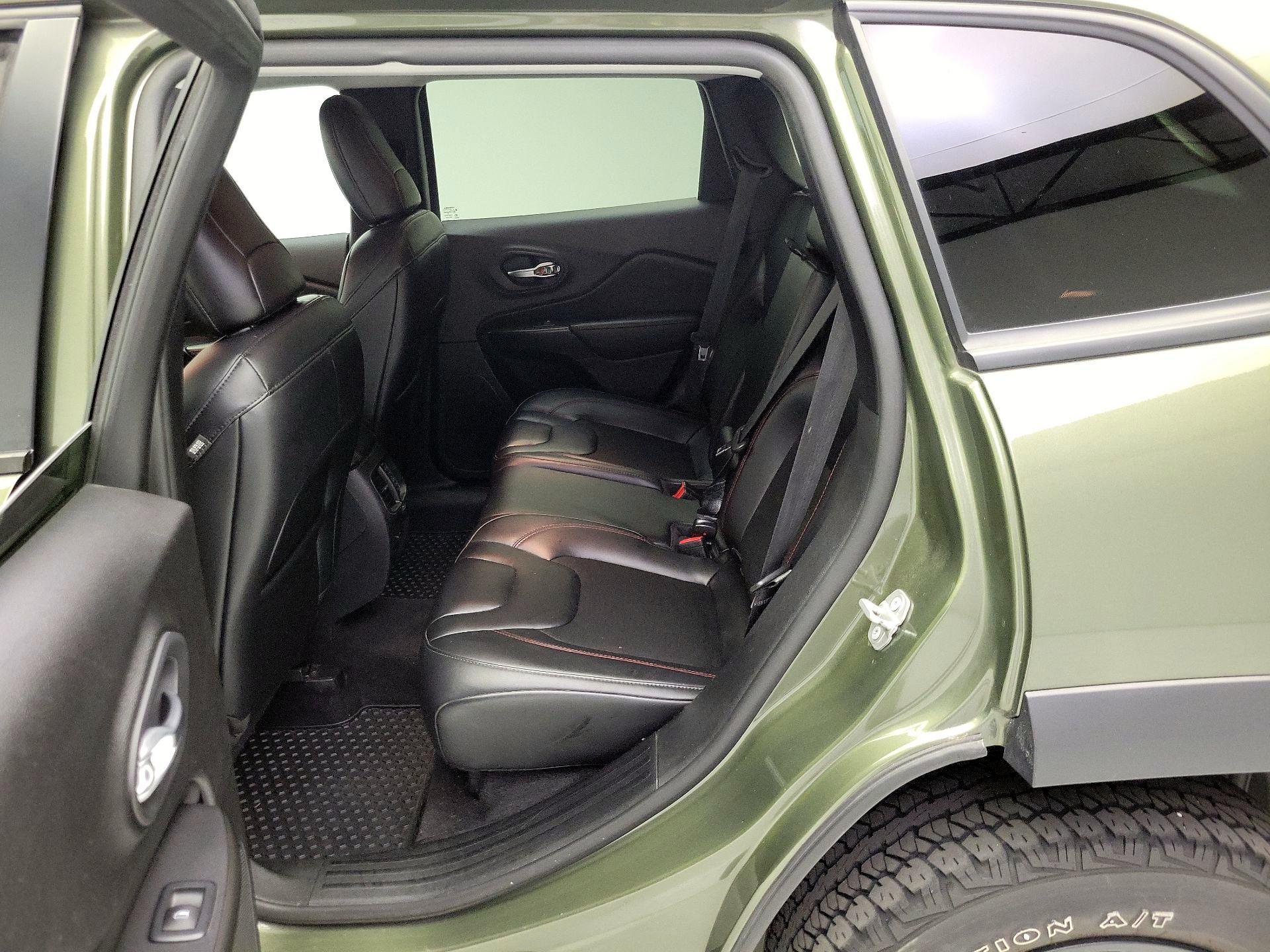 Thumbnail: 2020 Jeep Cherokee - 19