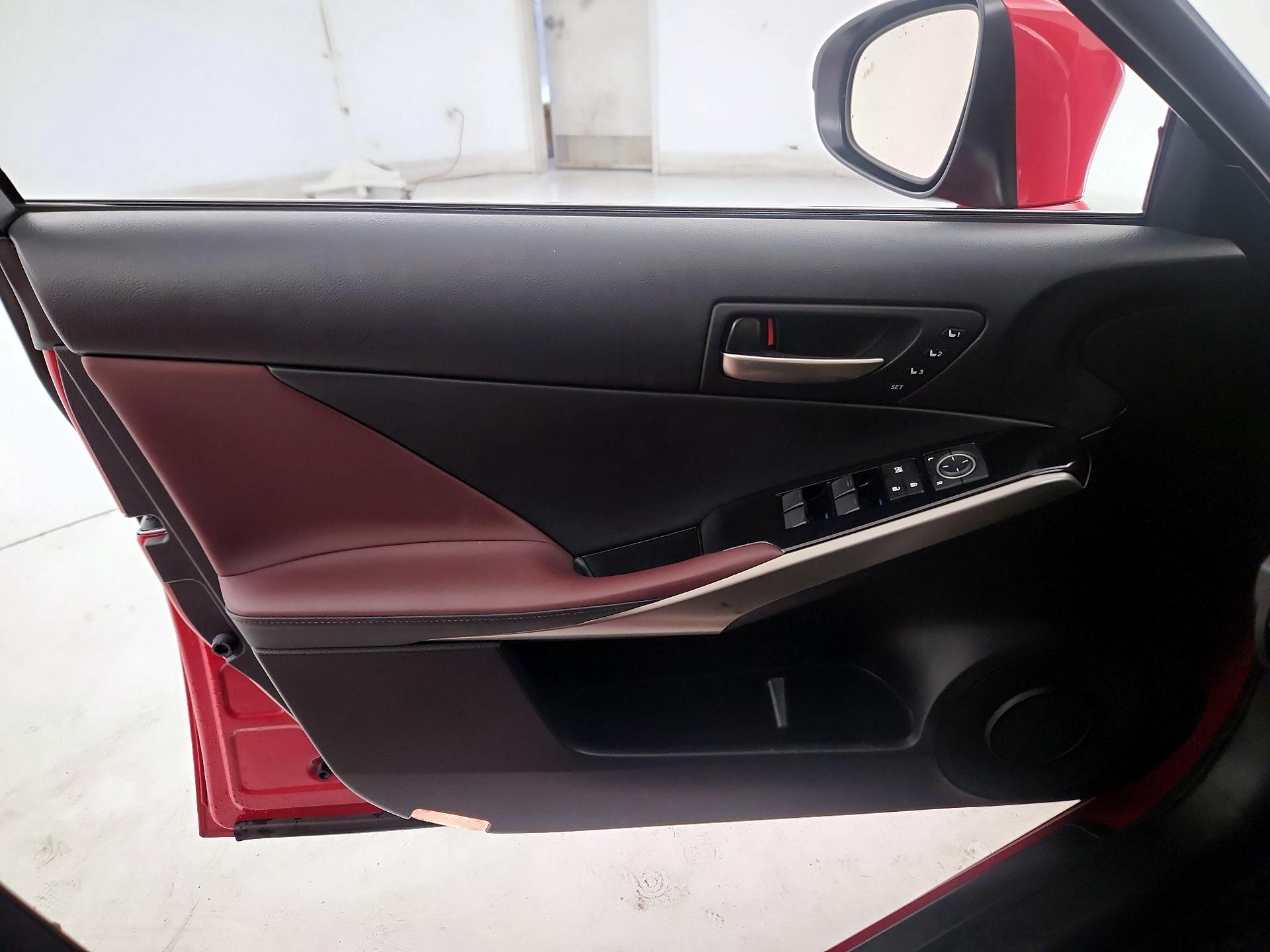 Thumbnail: 2019 Lexus IS - 12