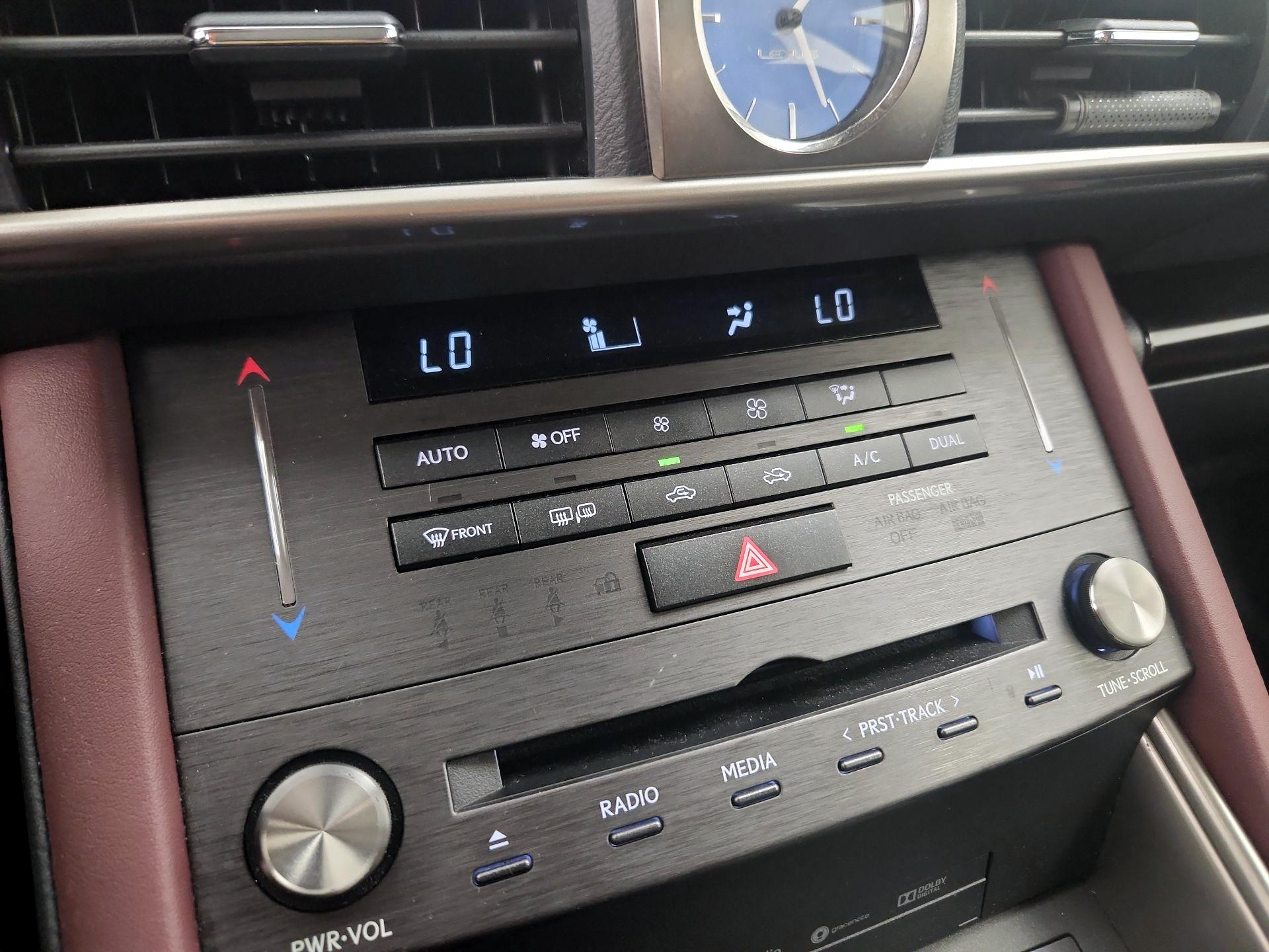 Thumbnail: 2019 Lexus IS - 17